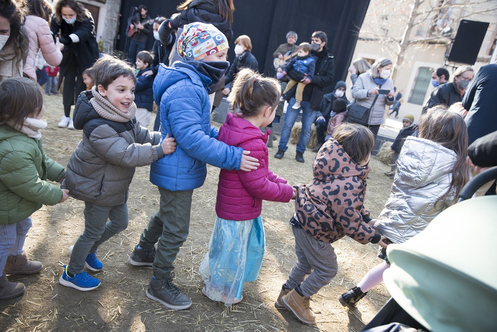 Vermut i animació infantil amb Jordi Tonietti a la plaça de Barcelona. Foto: Bernat Millet.