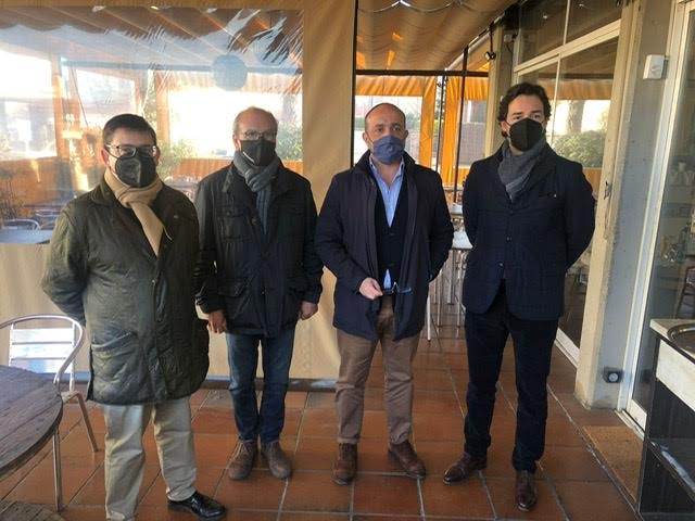 Alfredo Bergua, Josep Tutusaus, Alejandro Fernández i Álvaro Benejam en l'esmorzar de germanor de la nova junta local FOTO: Partit Popular de Sant Cugat