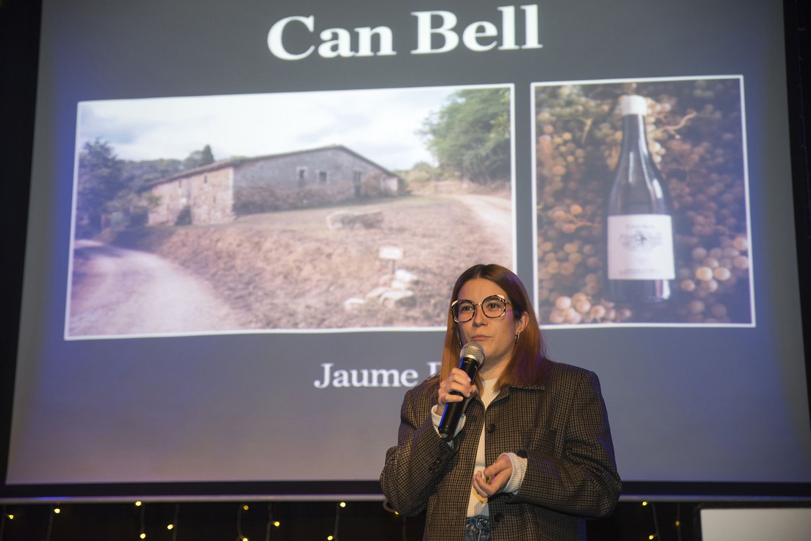Clàudia Bell, de la vinya de Can Bell, a la presentació de la dotzena revista del Món Sant Cugat. Foto: Bernat Millet.