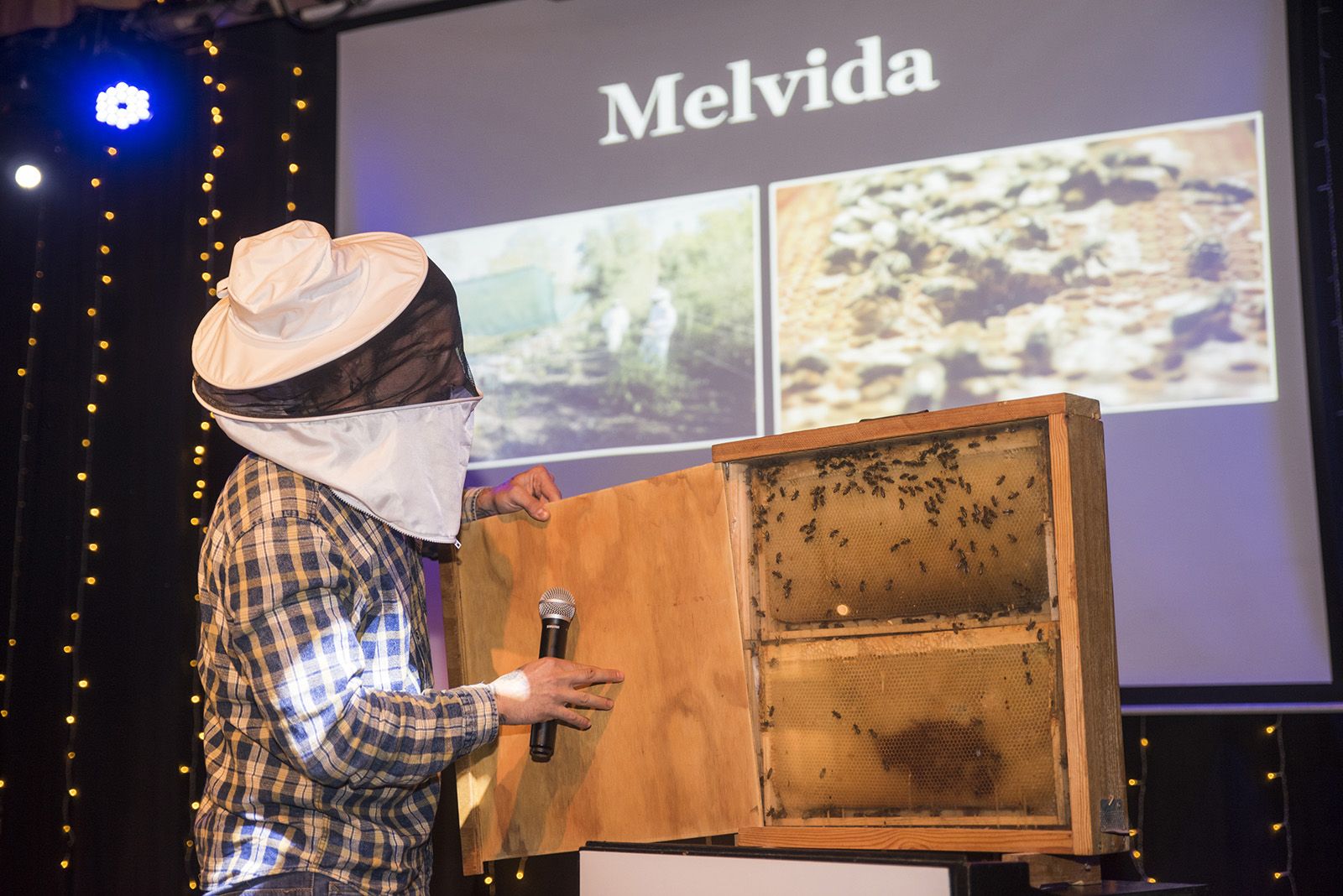 Eric Barbero, abellaire a Melvida, a la presentació de la dotzena revista del Món Sant Cugat. Foto: Bernat Millet.
