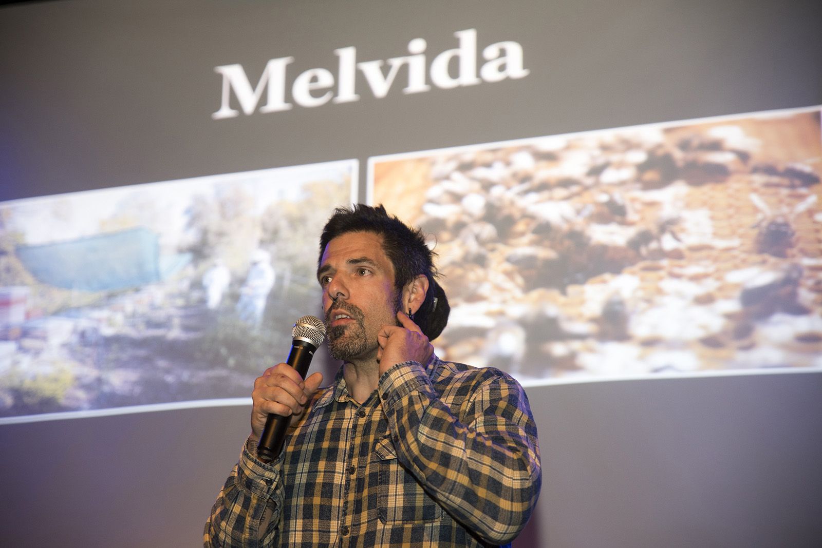 Eric Barbero, abellaire a Melvida, a la presentació de la dotzena revista del Món Sant Cugat. Foto: Bernat Millet.