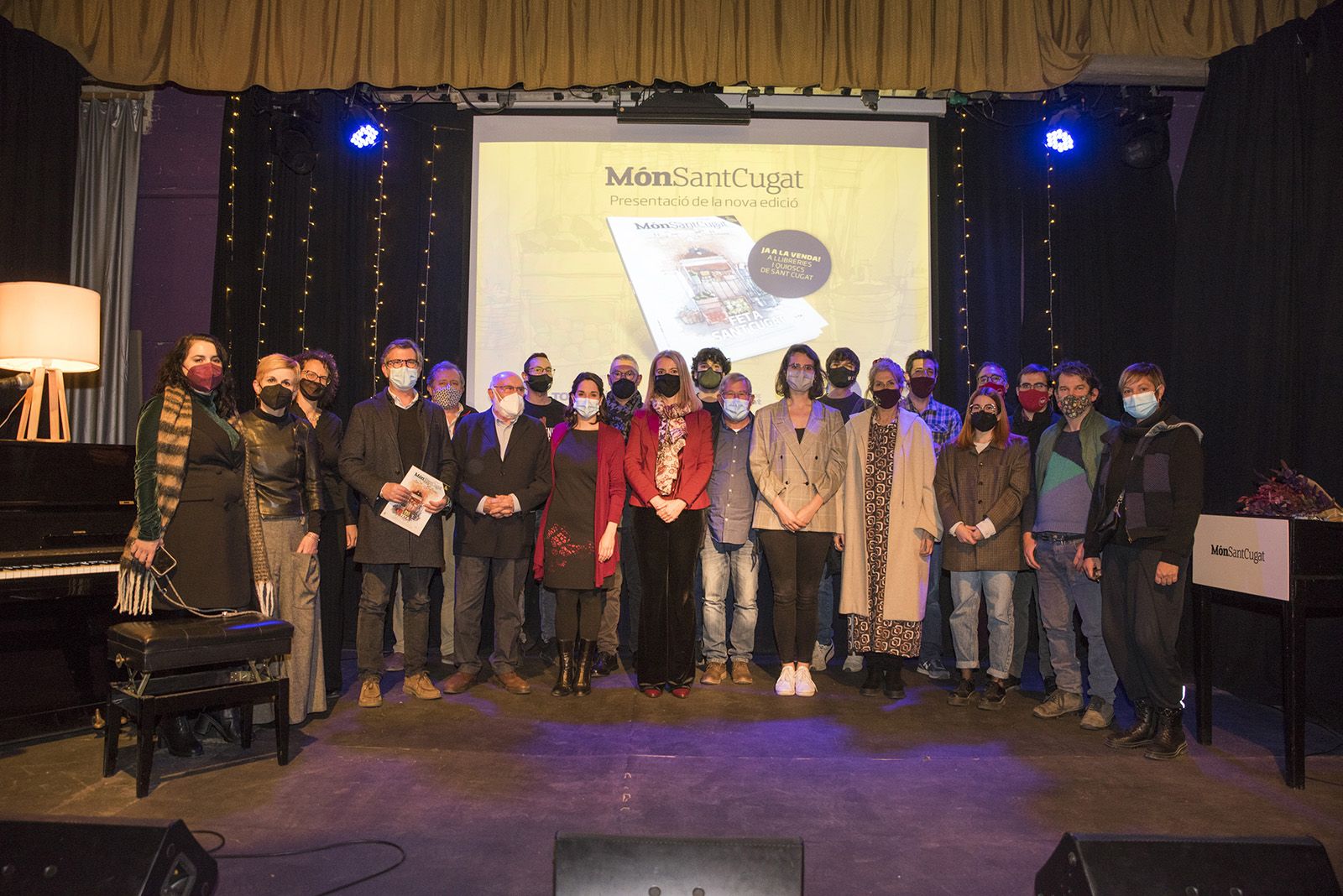 Foto de família a la presentació de la dotzena revista del Món Sant Cugat. Foto: Bernat Millet.
