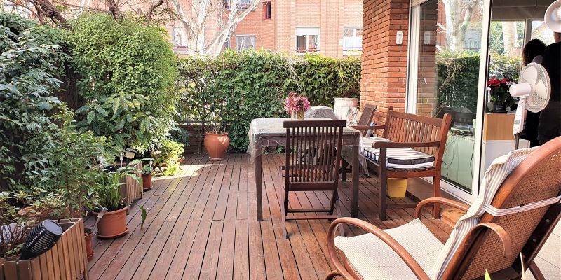 Terrassa de la planta baixa de la zona de Torreblanca de la immobiliària Vivendex. FOTO: Cedida