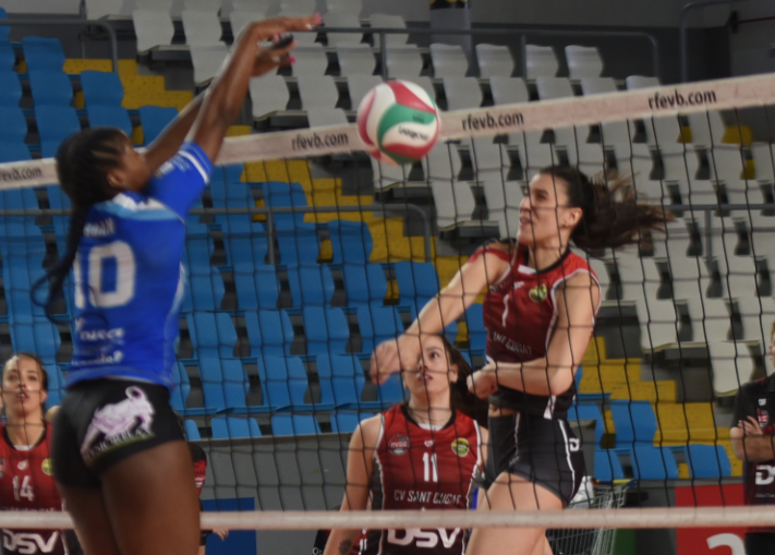 Aina Berbel, del DSV Club Voleibol Sant Cugat, en la derrota de l'equip en els quarts de final de la Copa de la Reina. FOTO: RFEVB