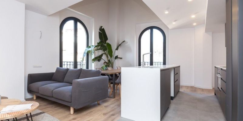 Cuina-office de l'edifici històric al carrer creueta de Sabadell de la immobiliària AMAT. FOTO: Cedida