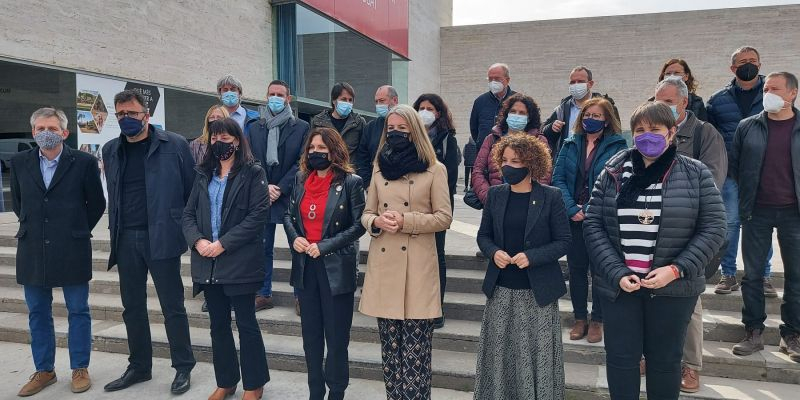 Foto de família amb assistents a la taula institucional municipal d'ERC celebrada a Sant Cugat. FOTO: JLSilva