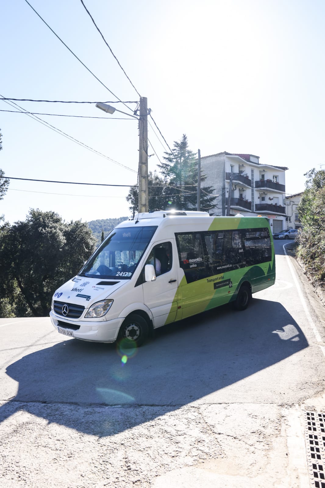 Un bus al barri de Sol i Aire. FOTO: Lali Puig (Ajuntament) 