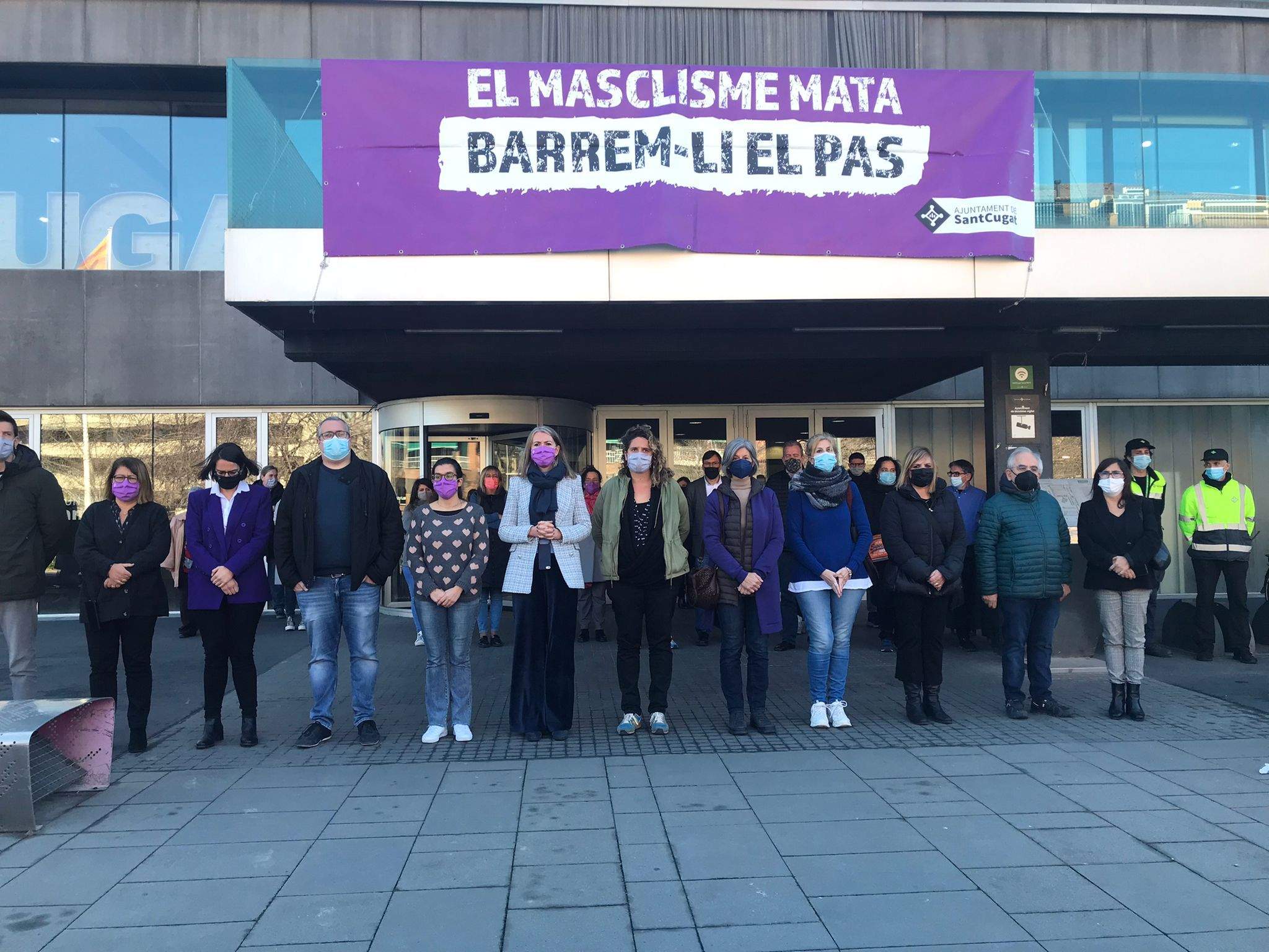 Minut de silenci per rebutjar l'assassinat masclista de Martorell FOTO: TOT