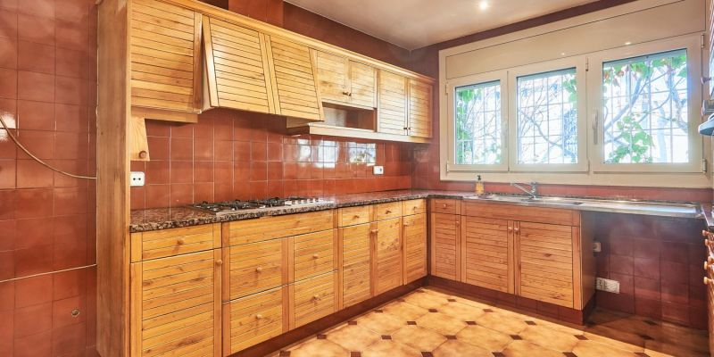 Cuina de la casa adosada a l'Eixample de Sant Cugat de la immobiliària Vivendex. FOTO: Cedida