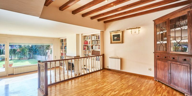 Saló-menjador de la casa adosada de l'Eixample de Sant Cugat de la immobiliària Vivendex. FOTO: Cedida