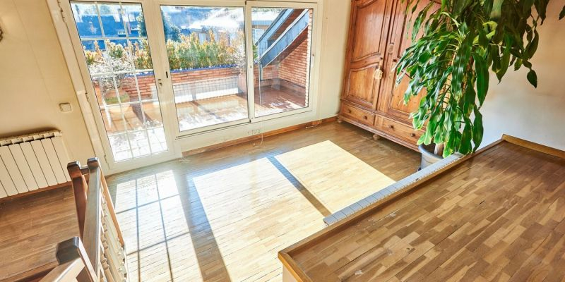 Suite de la segona planta de la casa adosada de l'Eixample de Sant Cugat de la immobiliària Vivendex. FOTO: Cedida