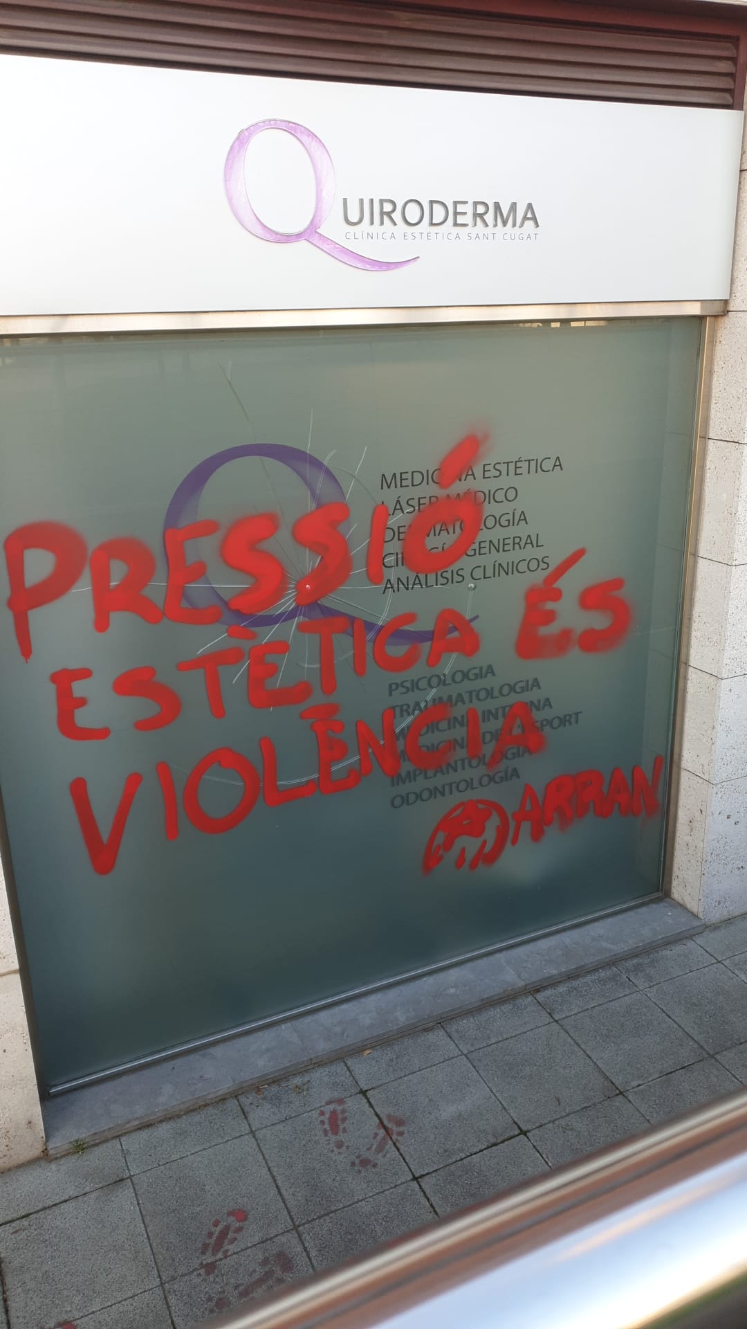 Una de les pintades d'Arran al centre mèdic Quiroderma. FOTO: Cedida