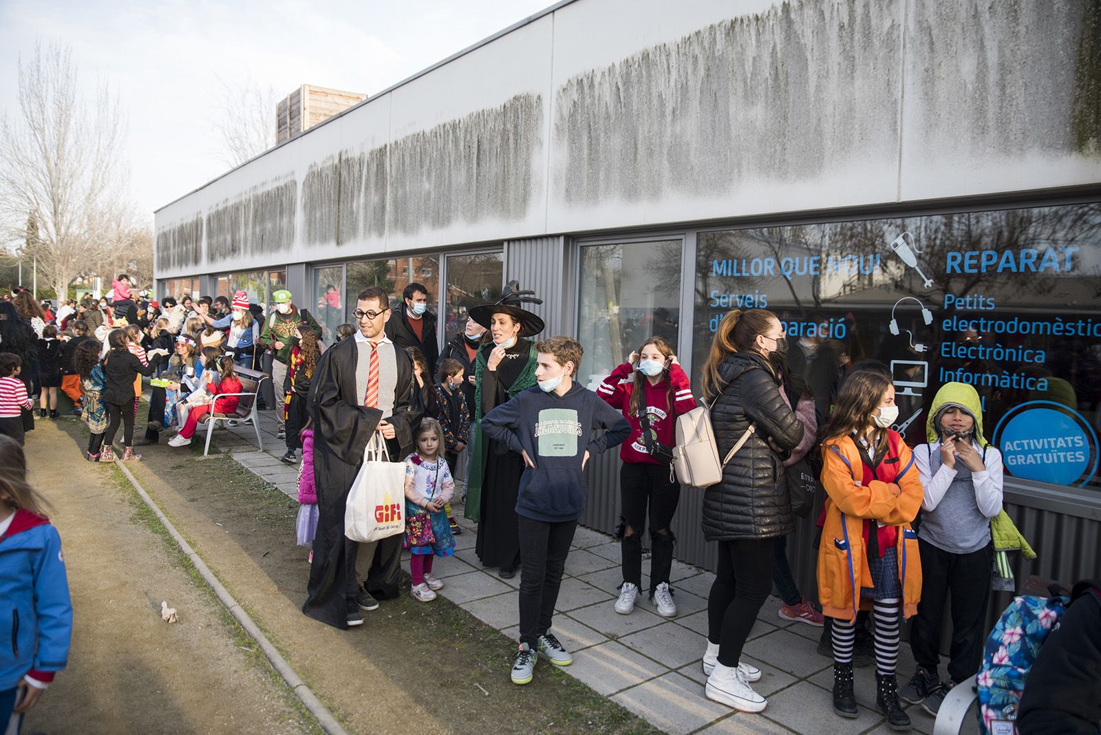 Carnaval a Mira sol: Xocolatada i coca per a tothom. Foto: Bernat Millet.
