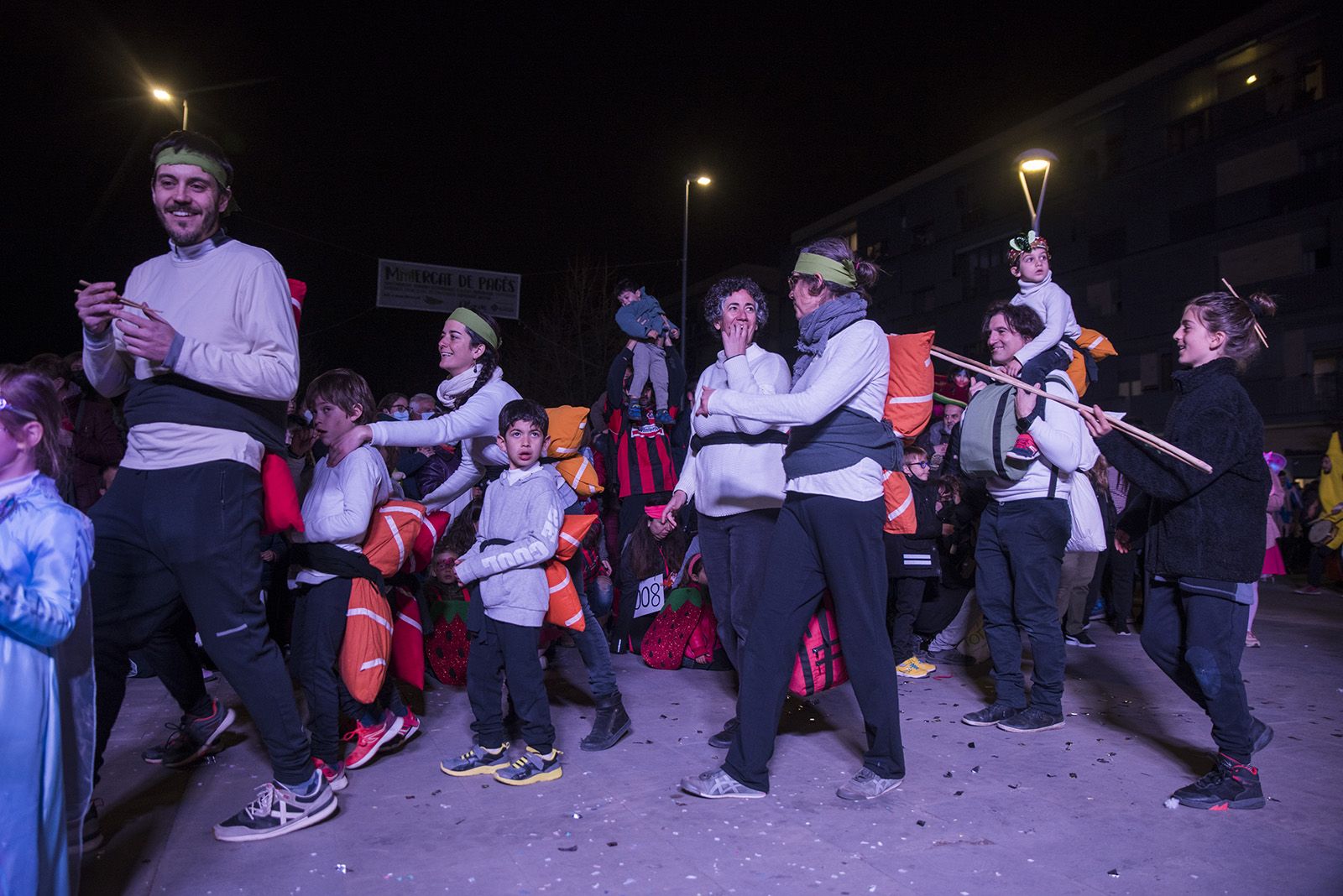 Rua de Comparses de Carnaval. Foto: Bernat Millet.