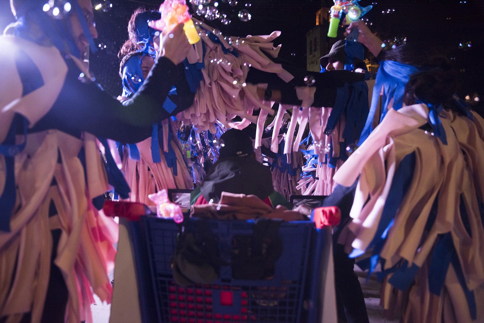 Rua de Comparses de Carnaval. Foto: Bernat Millet.
