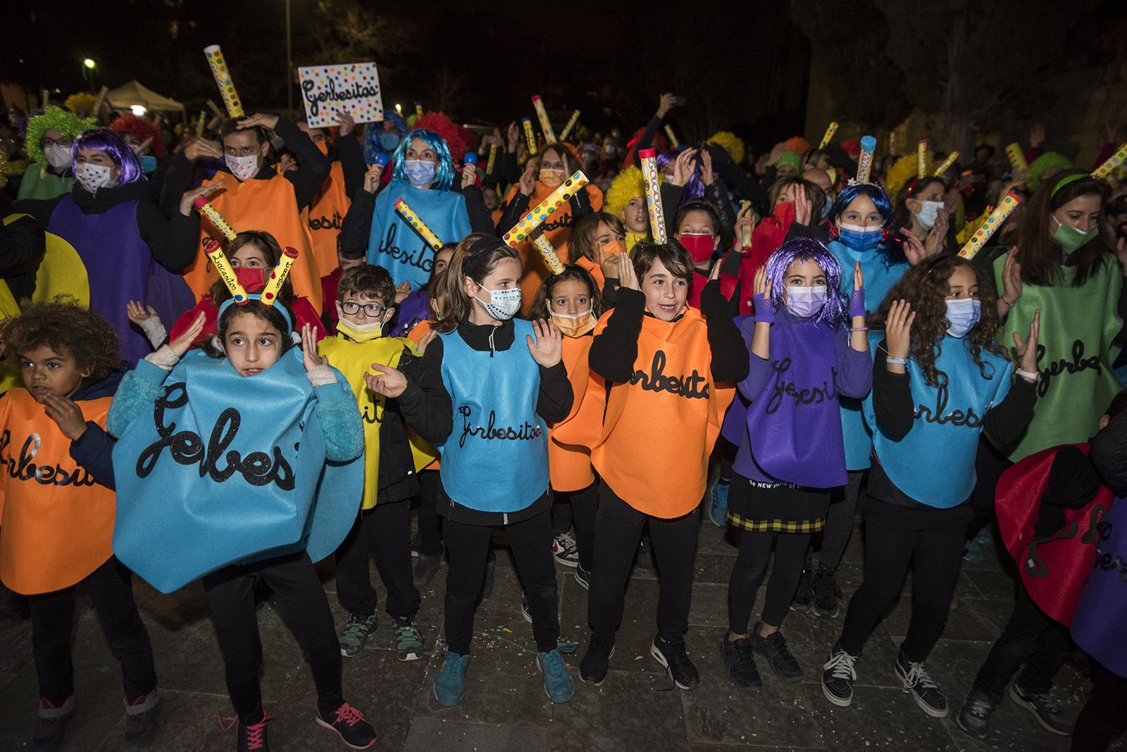 Comparses a escenari. Foto: Bernat Millet.