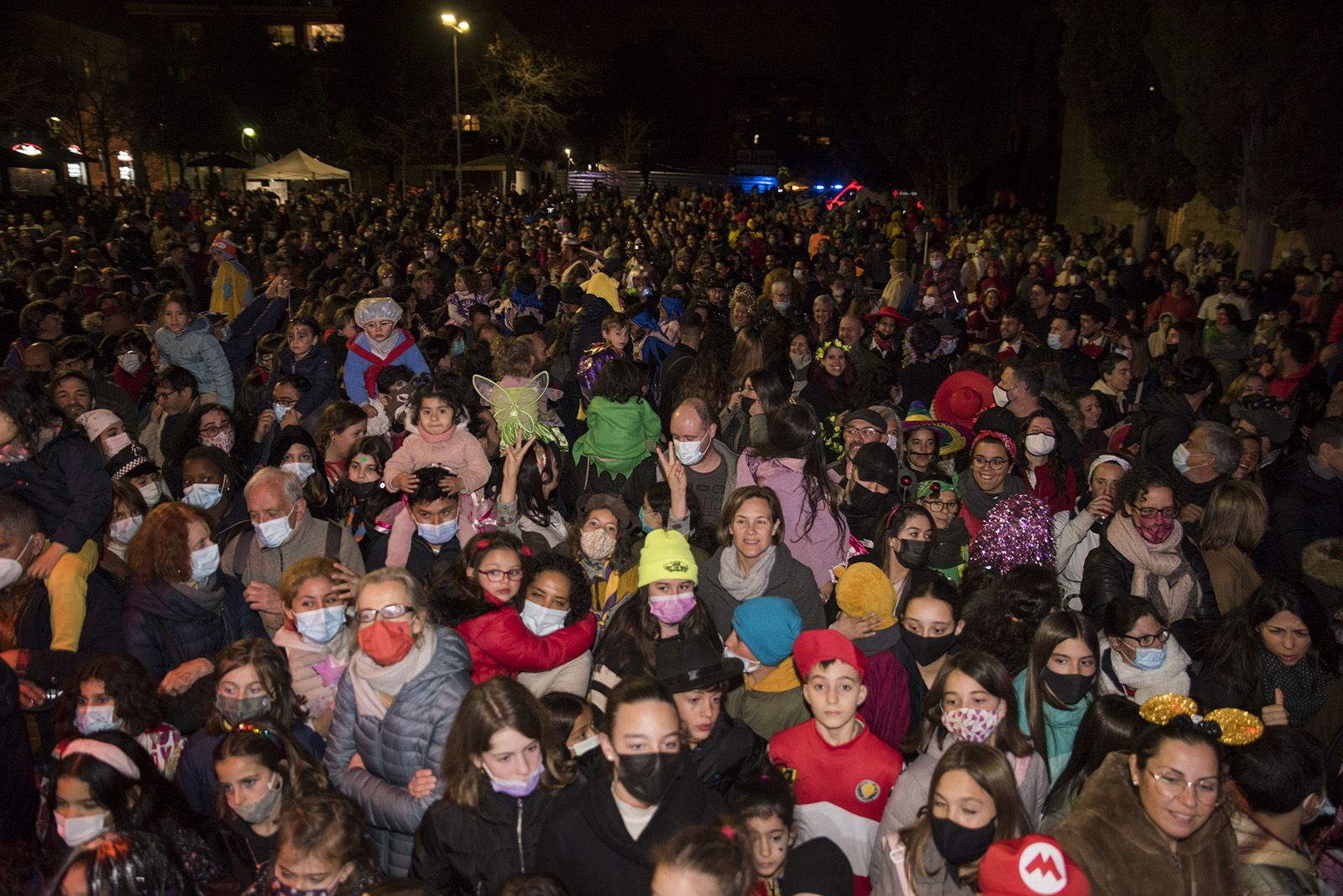 Comparses a escenari. Foto: Bernat Millet.