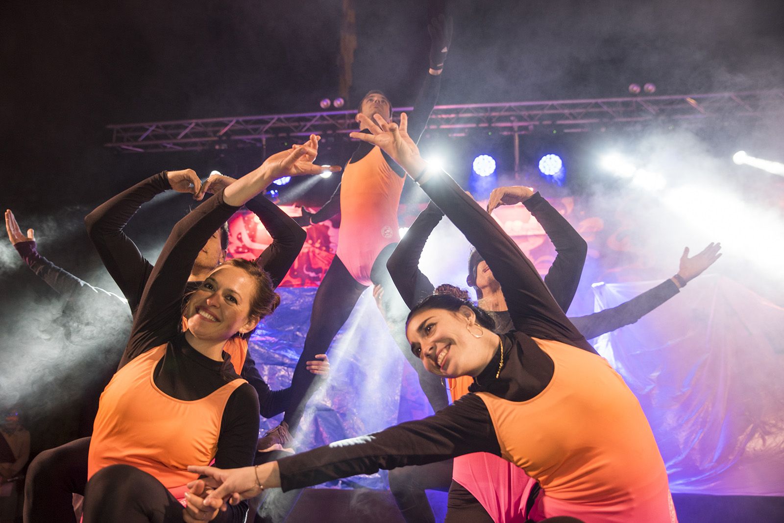 Comparses a escenari. Foto: Bernat Millet.
