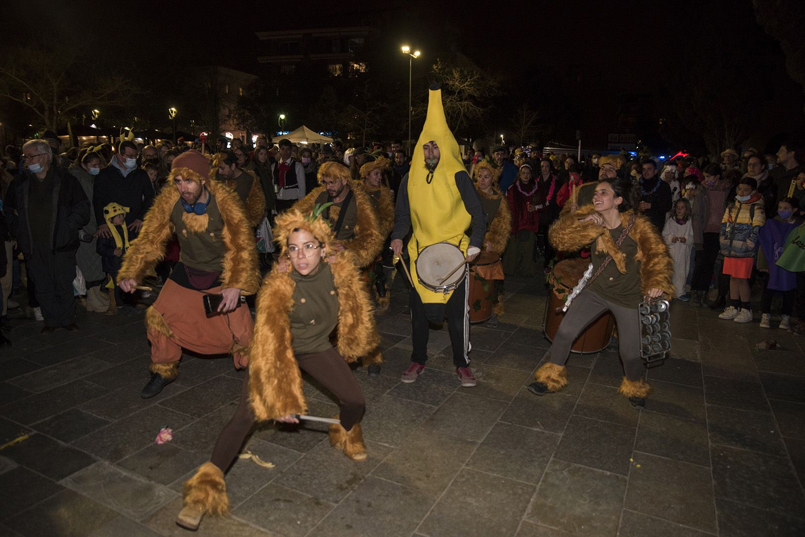 Comparses a escenari. Foto: Bernat Millet.