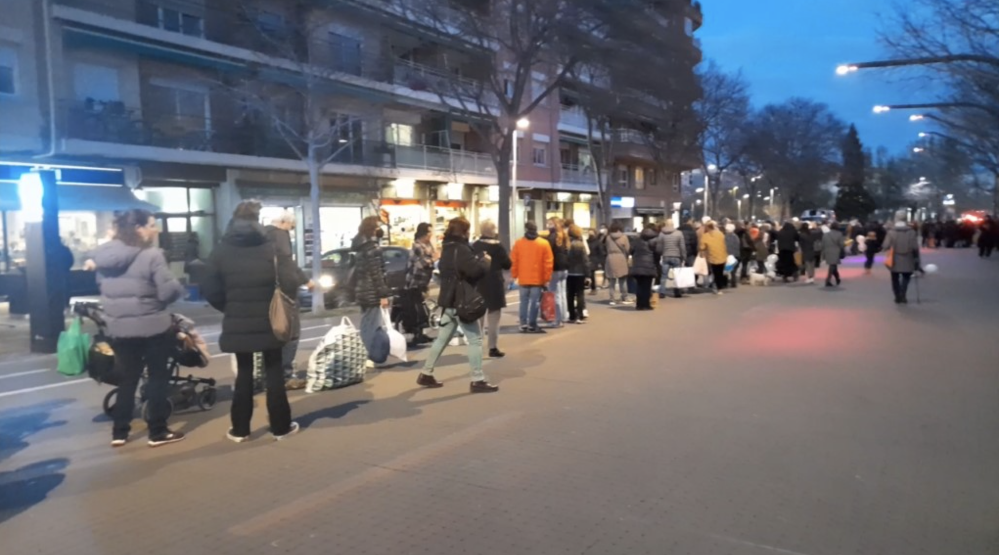 Santcugatencs porten roba i aliments per a Ucraïna. FOTO: Cristina Cabasés