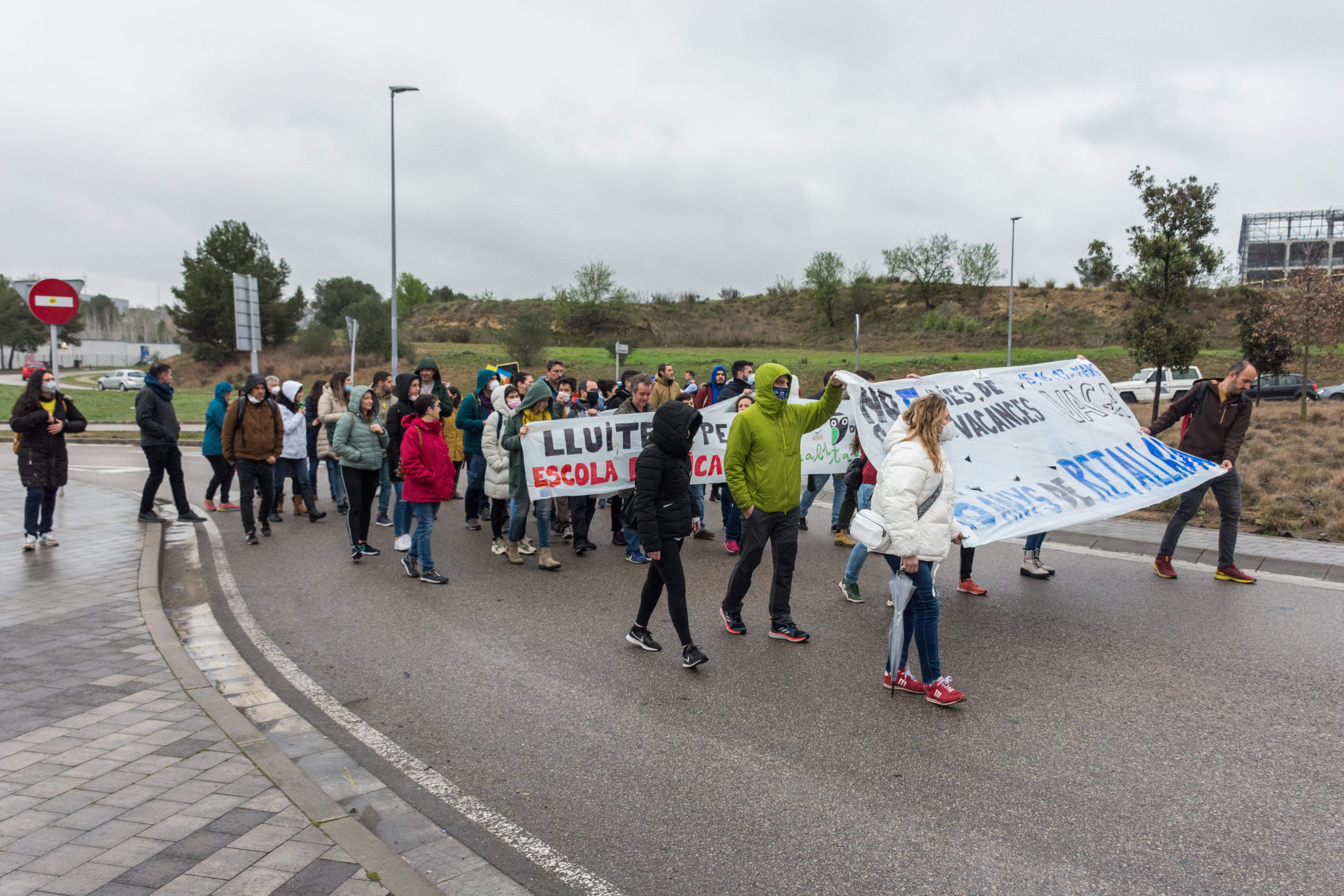  Un centenar de persones es manifesten entre Sant Cugat i Rubí FOTO: Carmelo Jiménez