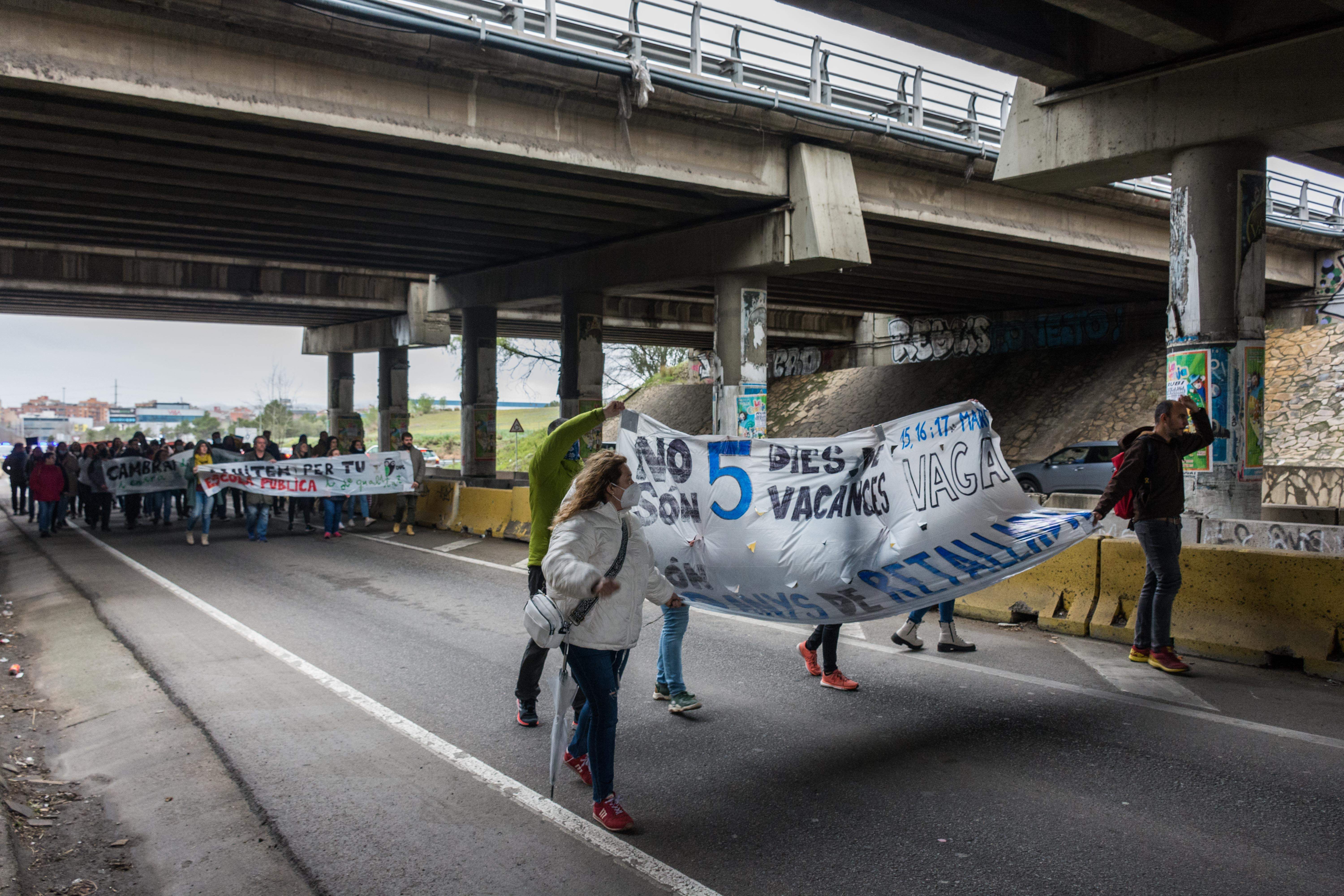 Un centenar de persones es manifesten entre Sant Cugat i Rubí FOTO: Carmelo Jiménez
