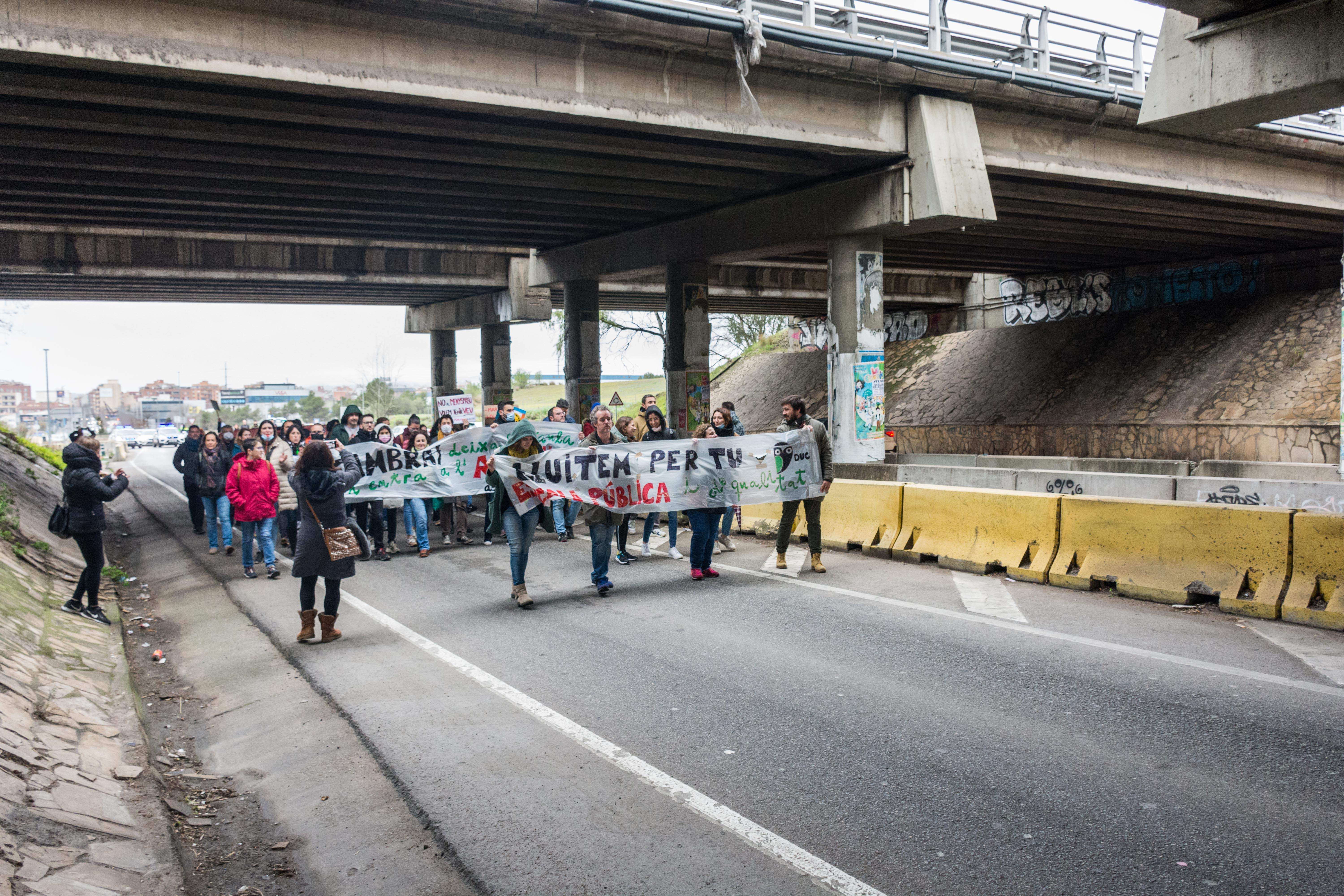 Un centenar de persones es manifesten entre Sant Cugat i Rubí FOTO: Carmelo Jiménez