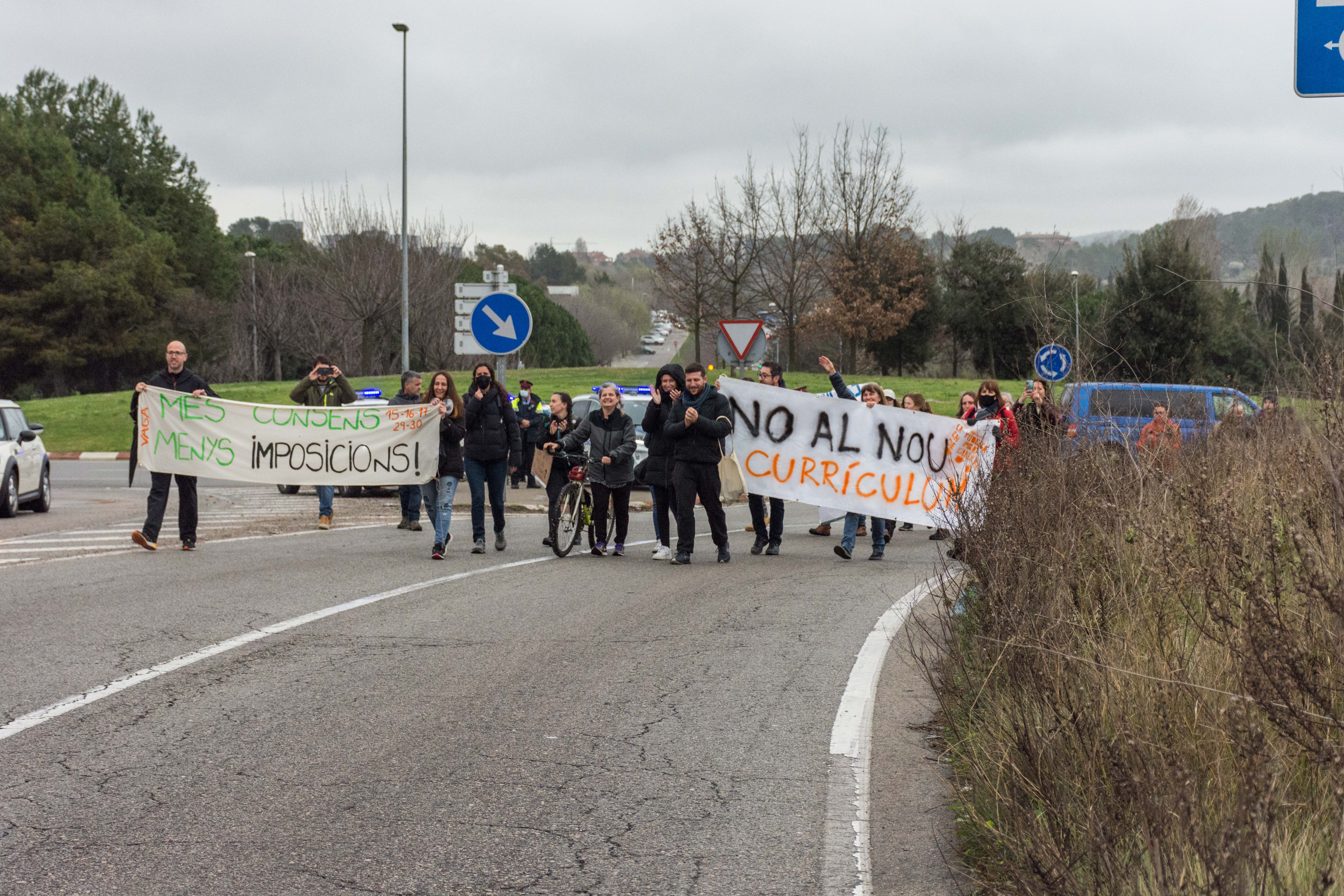Un centenar de persones es manifesten entre Sant Cugat i Rubí FOTO: Carmelo Jiménez