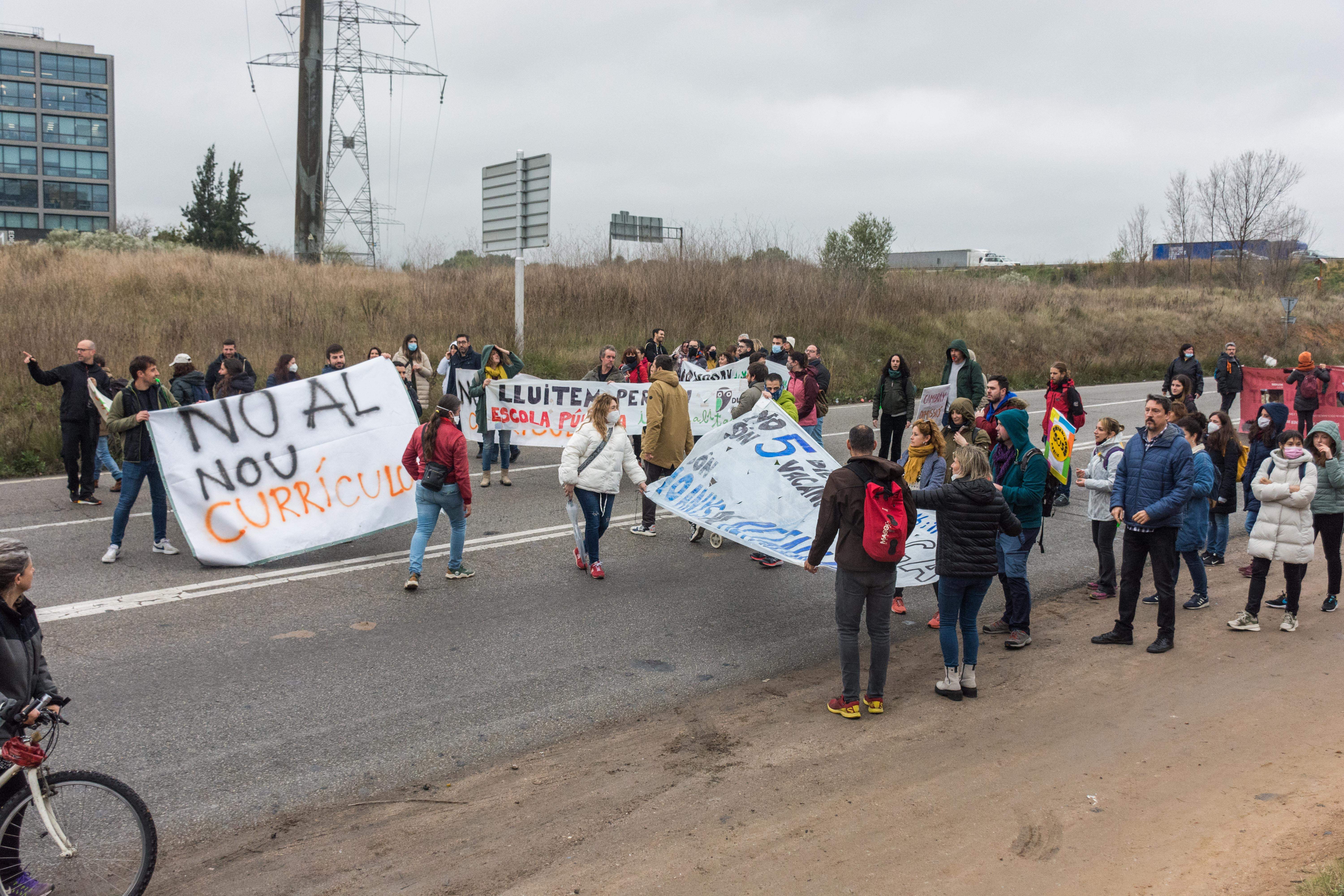 Un centenar de persones es manifesten entre Sant Cugat i Rubí FOTO: Carmelo Jiménez