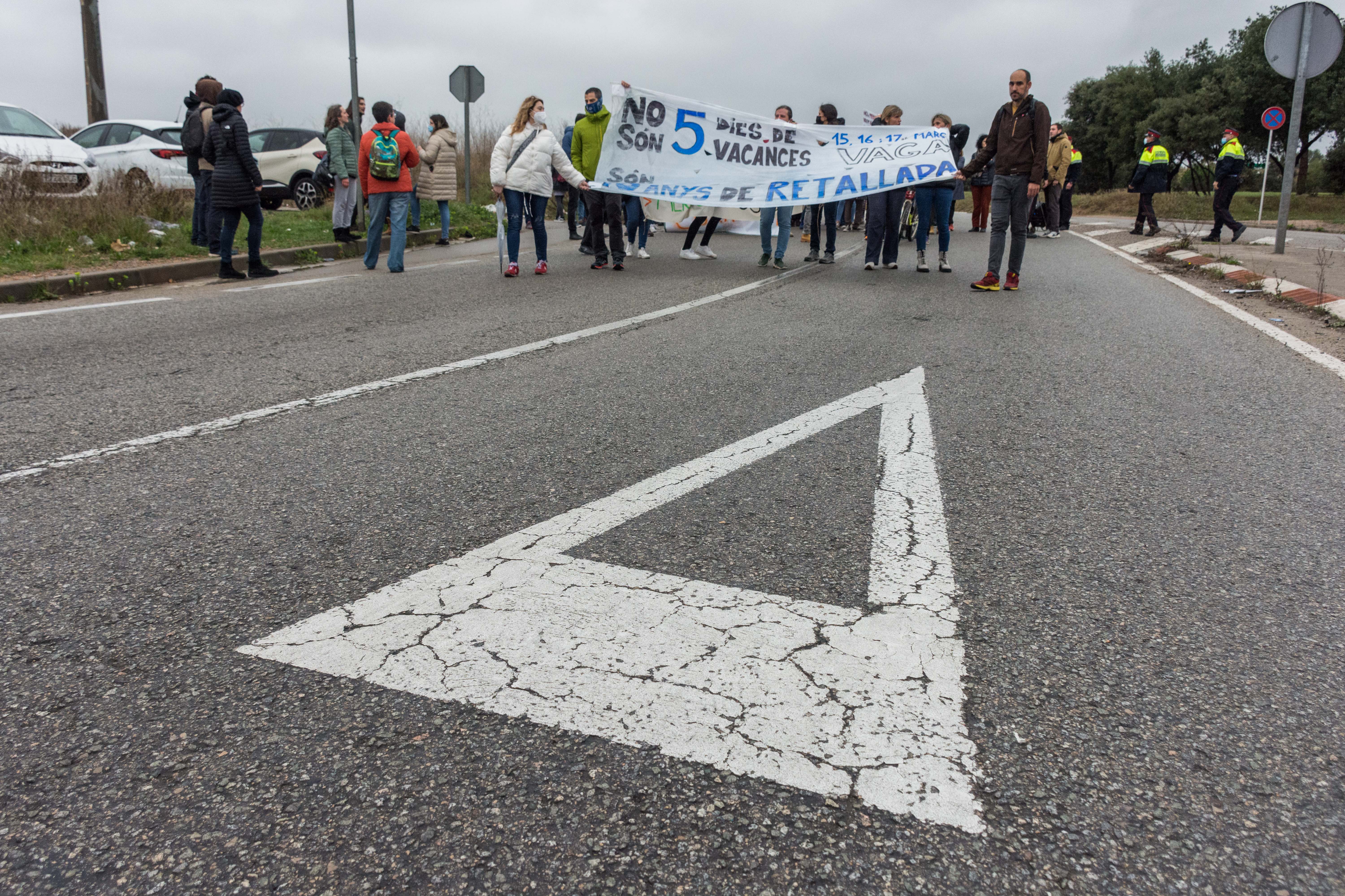 Un centenar de persones es manifesten entre Sant Cugat i Rubí FOTO: Carmelo Jiménez