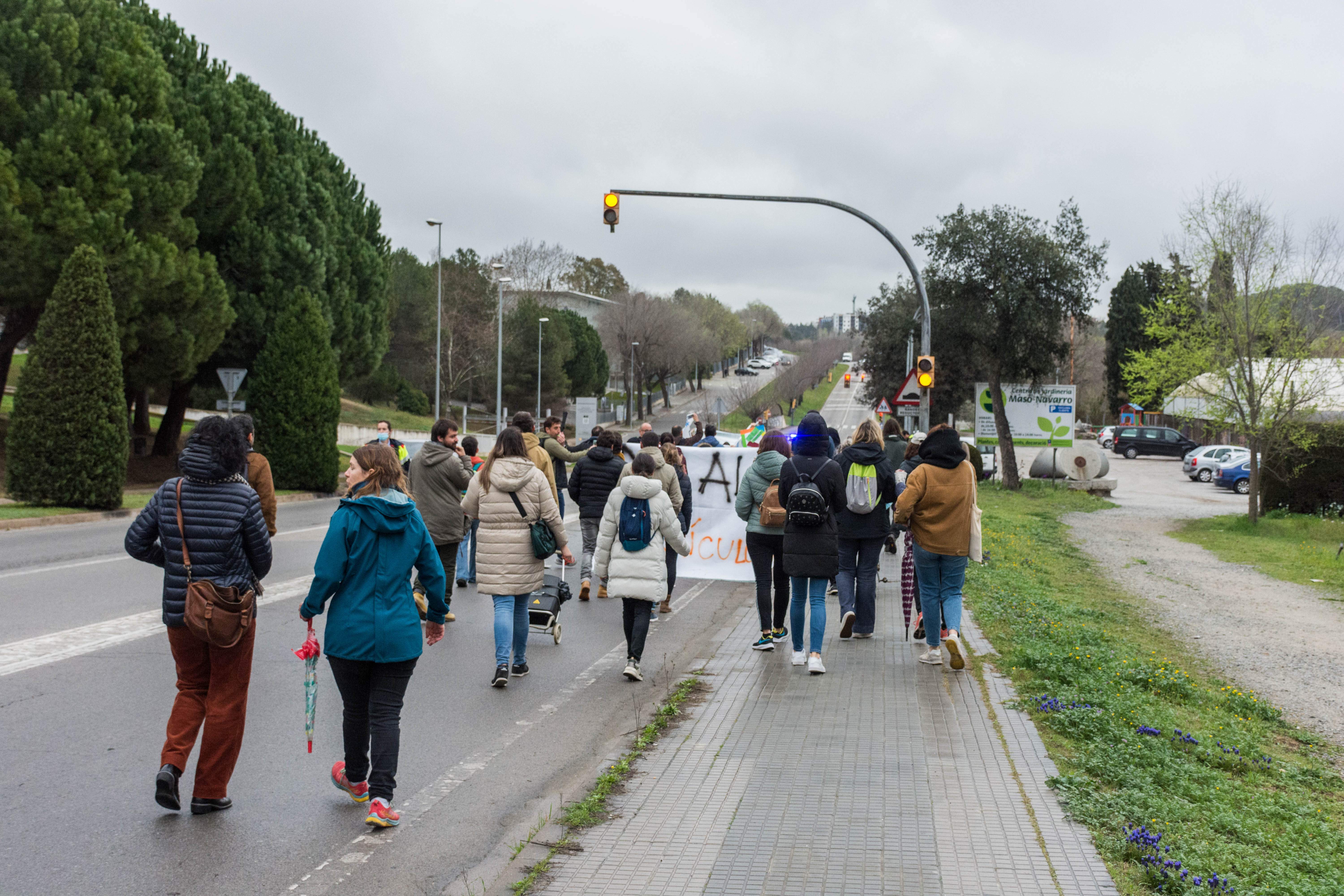 Un centenar de persones es manifesten entre Sant Cugat i Rubí FOTO: Carmelo Jiménez