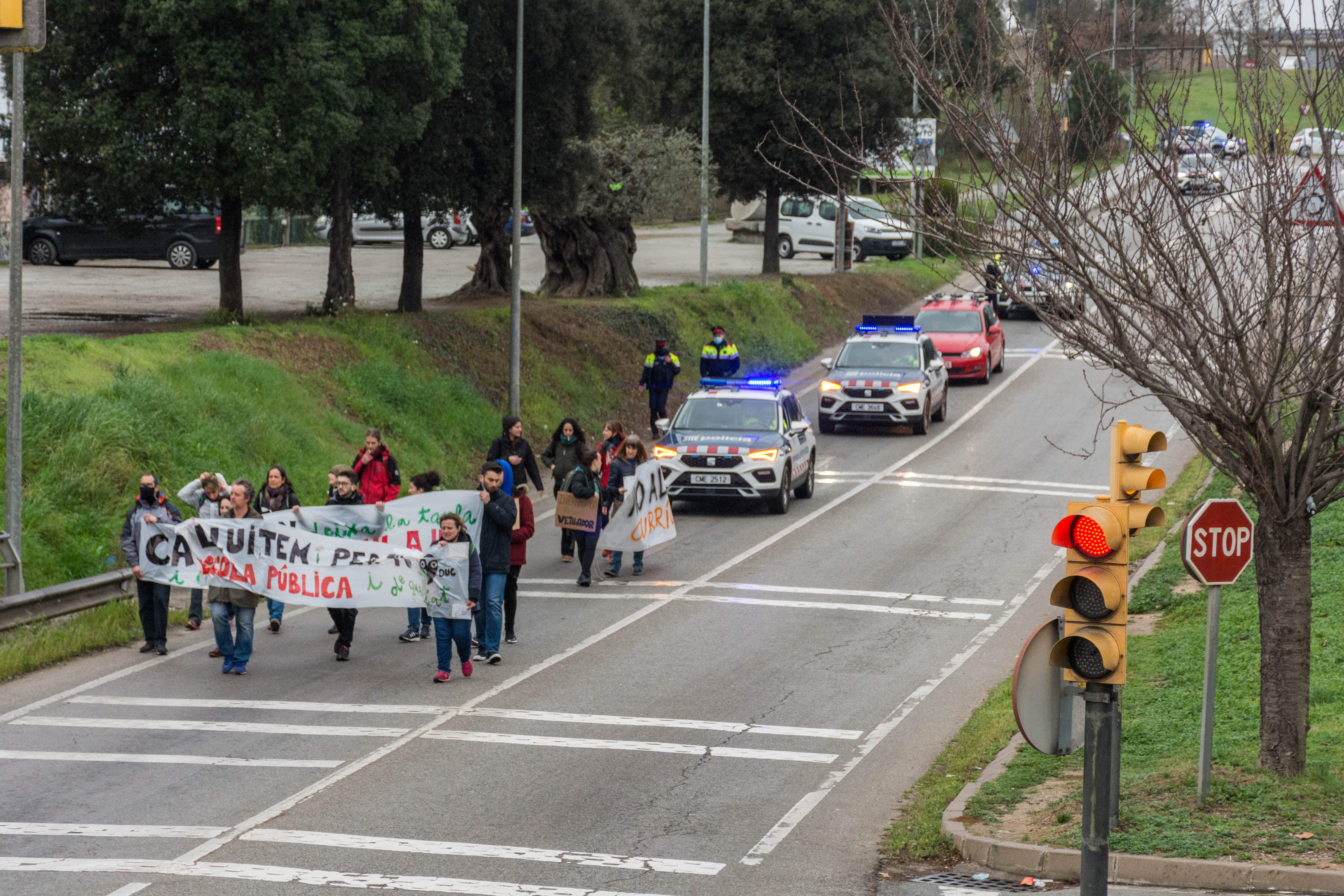 Un centenar de persones es manifesten entre Sant Cugat i Rubí FOTO: Carmelo Jiménez