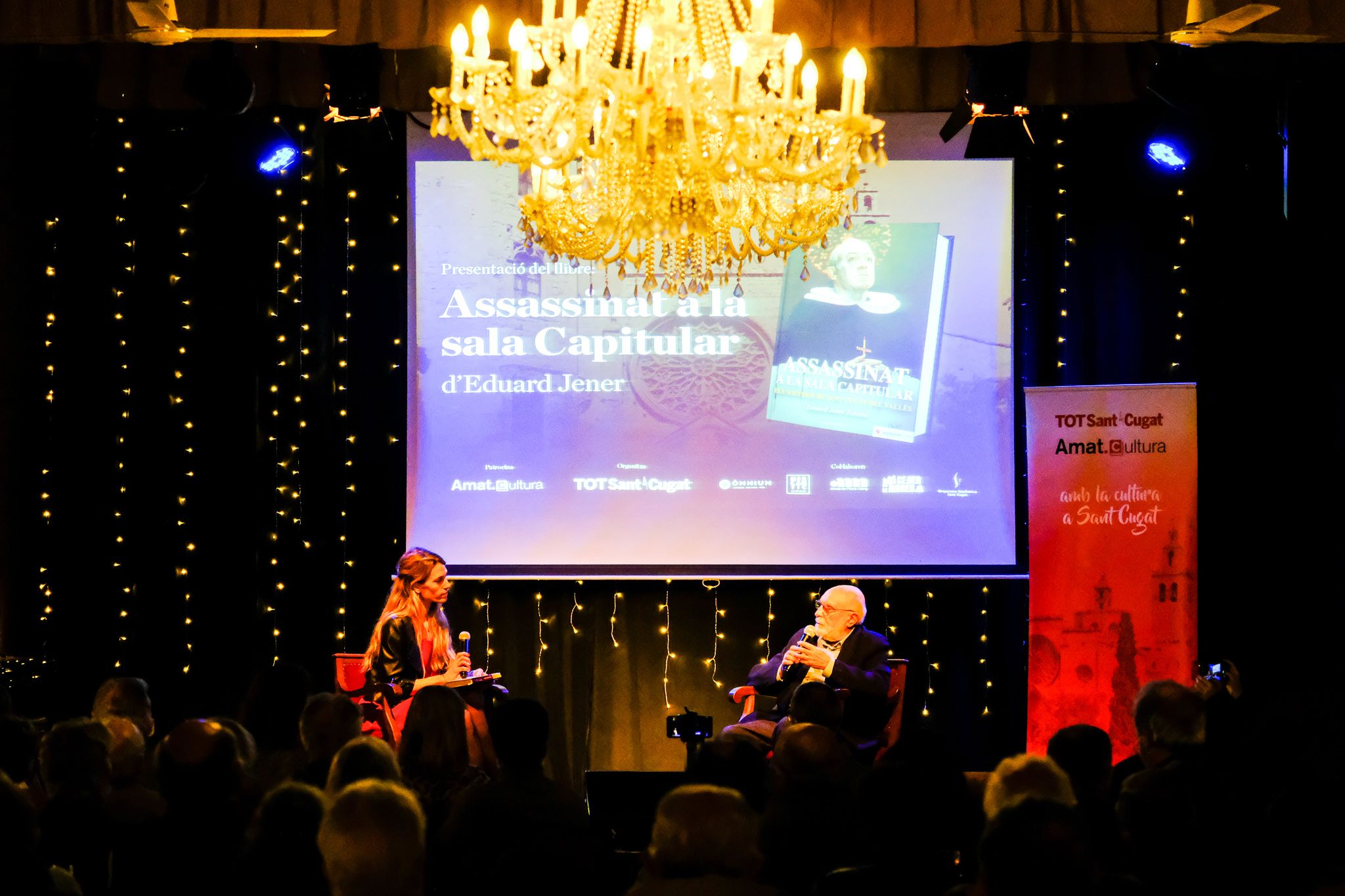 Laura Grau i Eduard Jener a la presentació del llibre "Assassinat a la Sala Capitular". FOTO: Ale Gómez