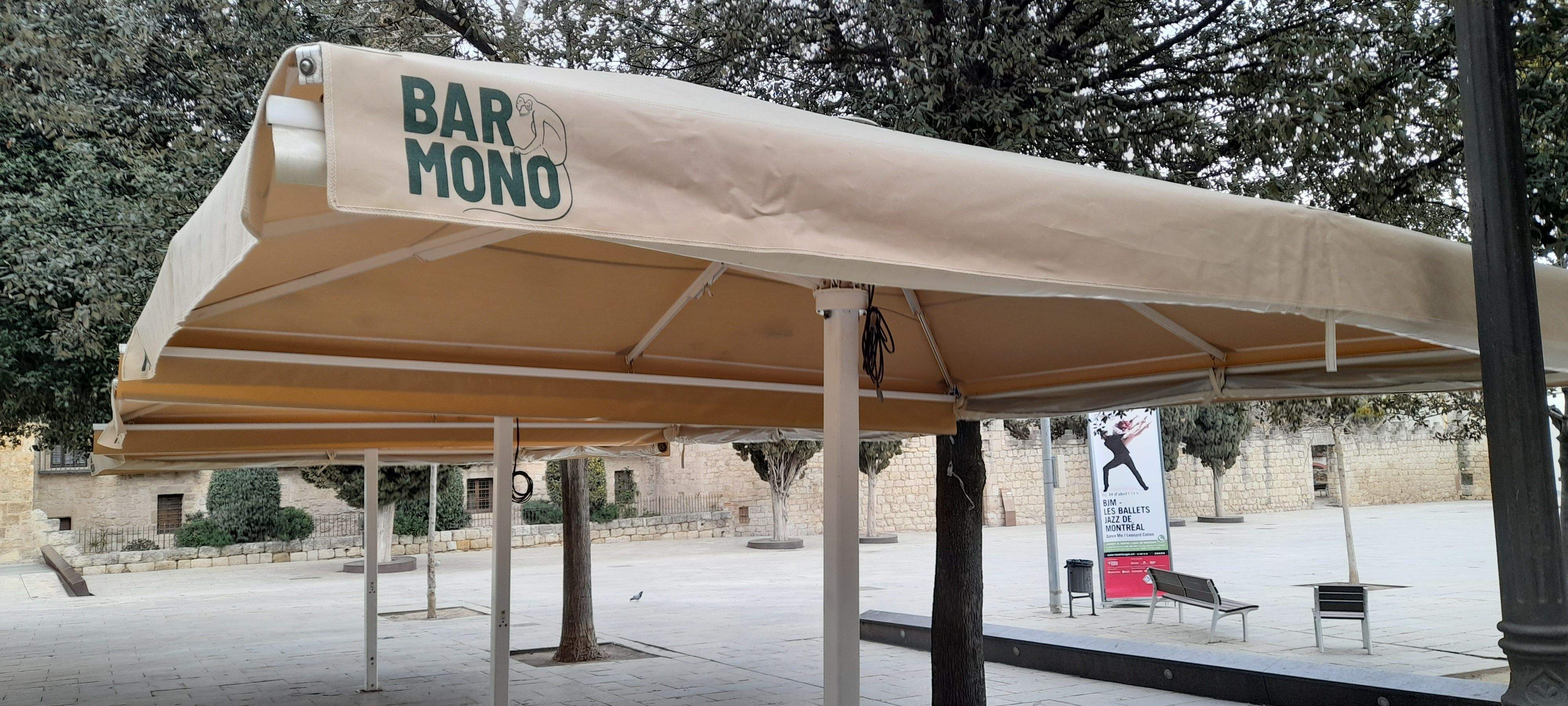 La carpa de la terrassa del Bar Mono. FOTO: Cristina Cabasés