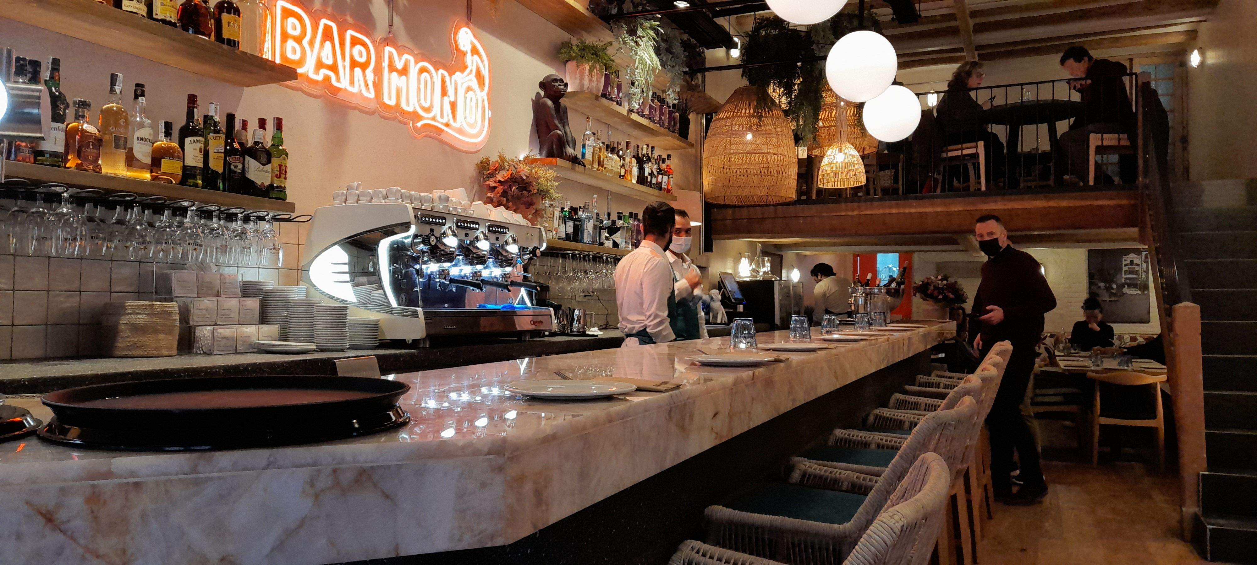 La barra del Bar Mono. FOTO: Cristina Cabasés