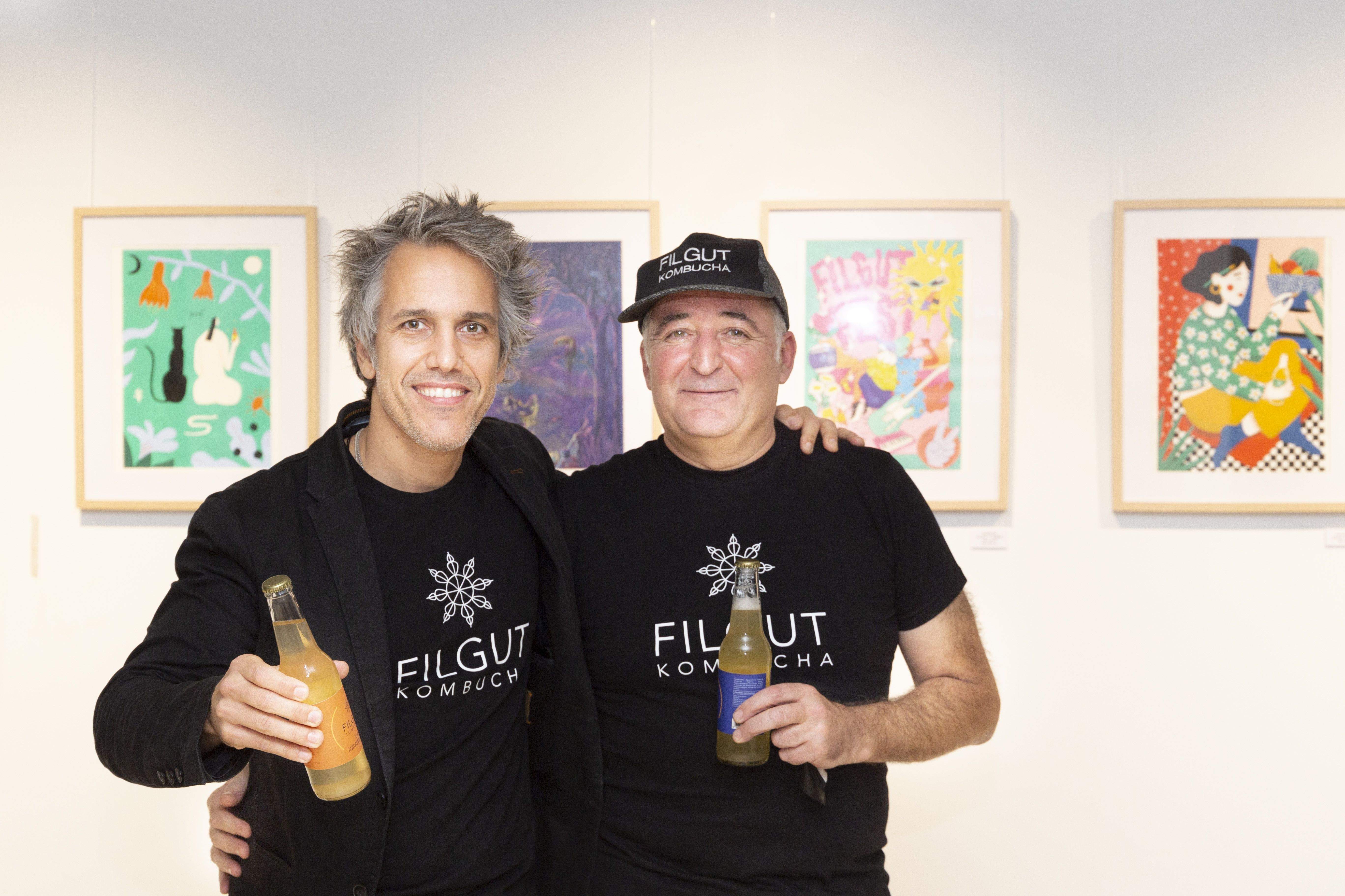 Oriol Aguilar i Quim Muns, impulsors de Filgut Kombucha, la beguda probiotica santcugat. FOTO: Cedida