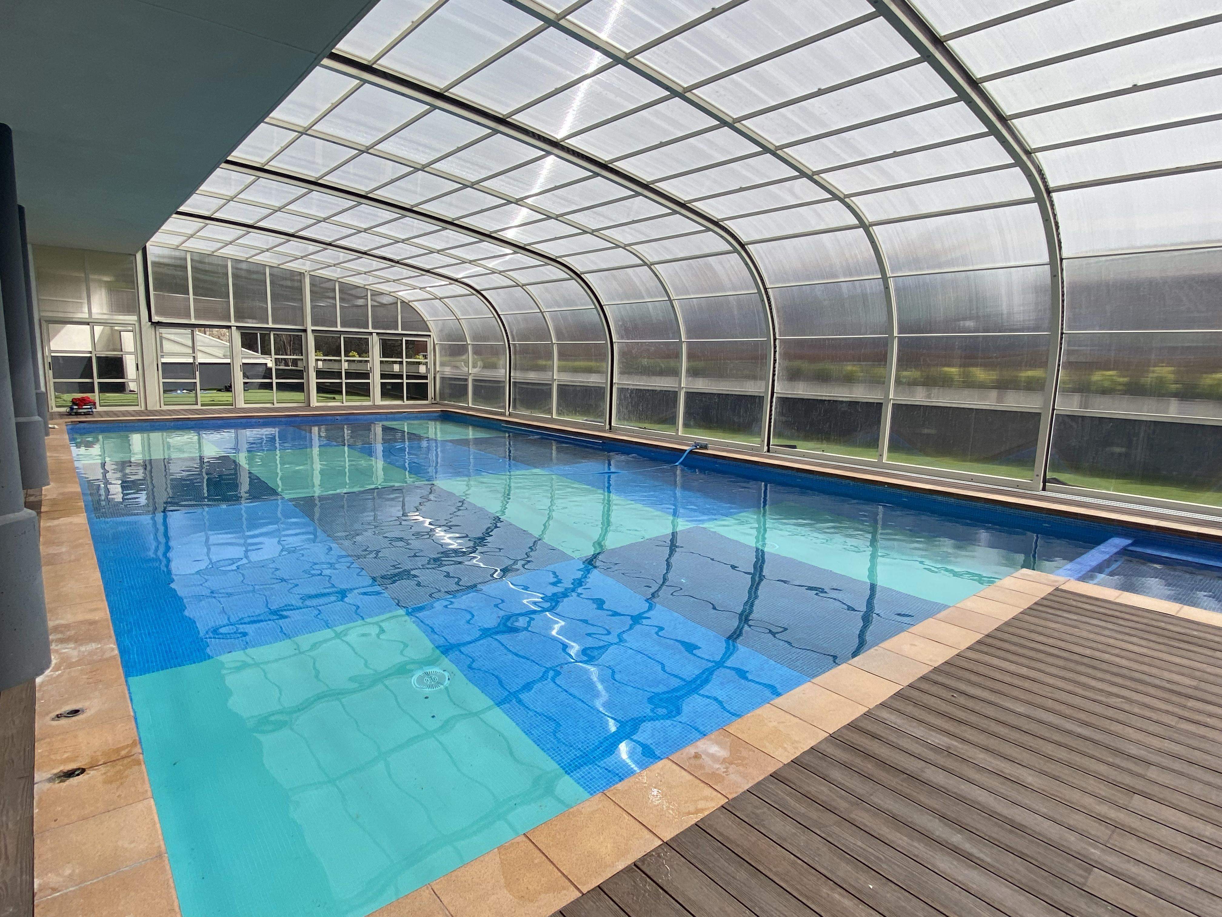 Piscina del gimnàs Health'in club Sant Cugat. FOTO: Cedida