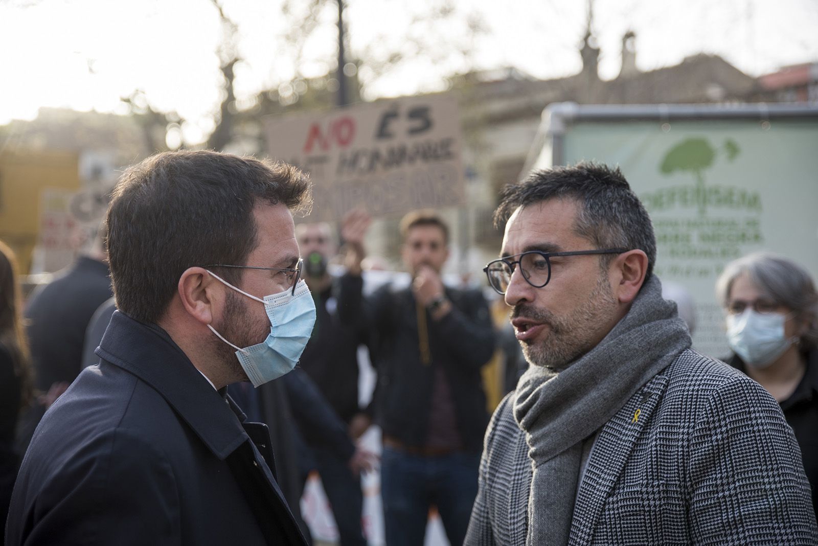 Protesta de docents davant del president Aragonès pels canvis en educació. FOTO: Bernat Millet.