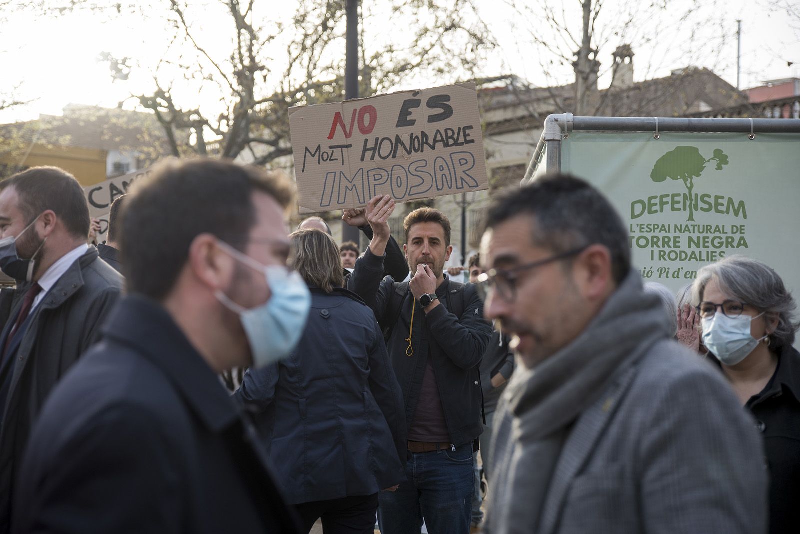 Protesta de docents davant del president Aragonès pels canvis en educació. FOTO: Bernat Millet.