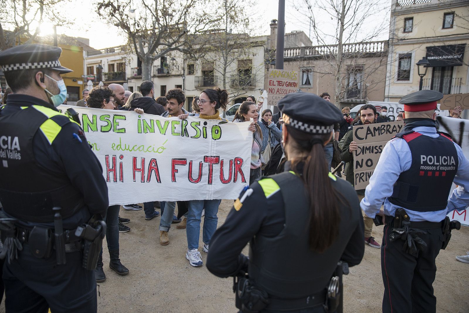 Protesta de docents davant del president Aragonès pels canvis en educació. FOTO: Bernat Millet.