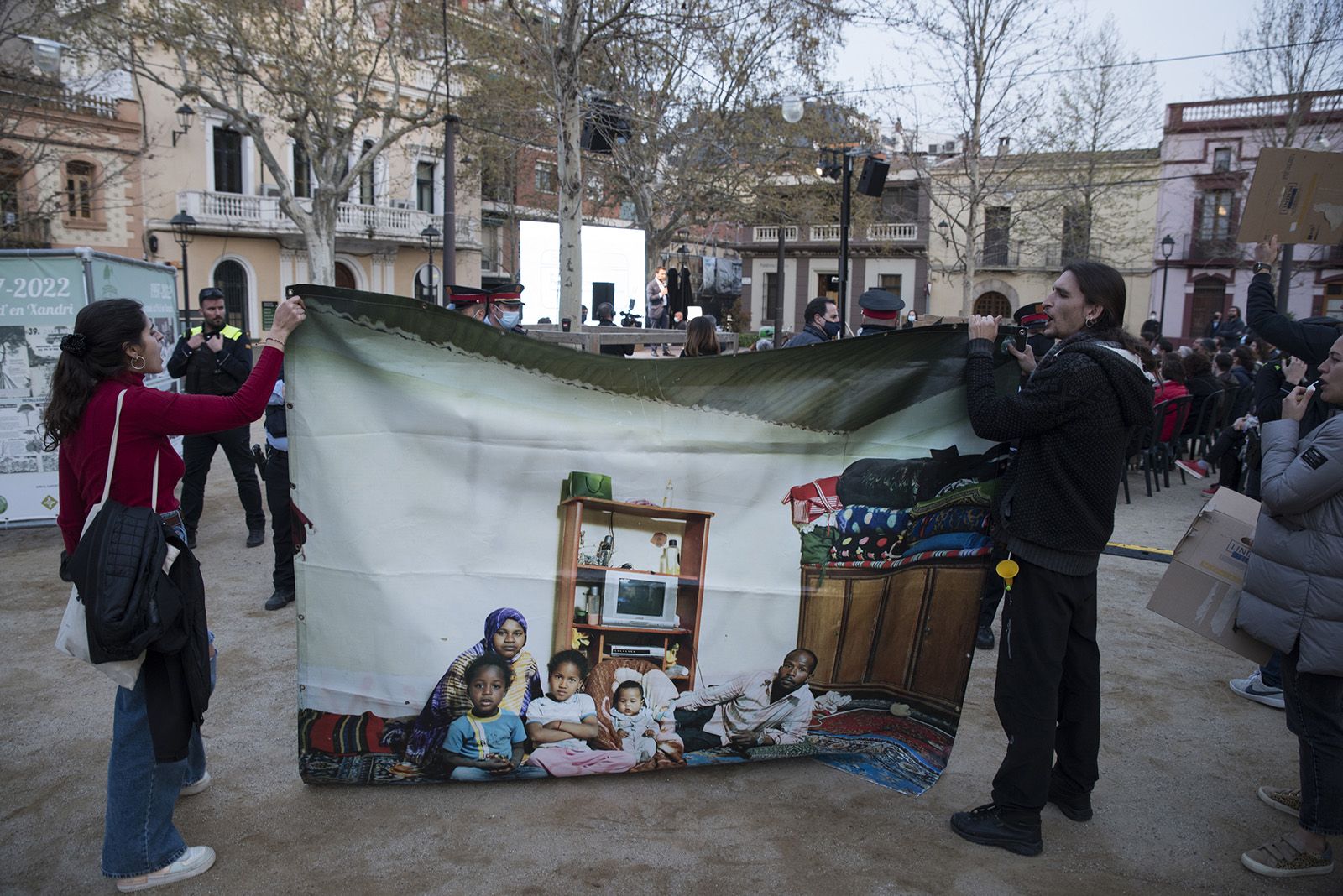 Protesta de docents davant del president Aragonès pels canvis en educació. FOTO: Bernat Millet.