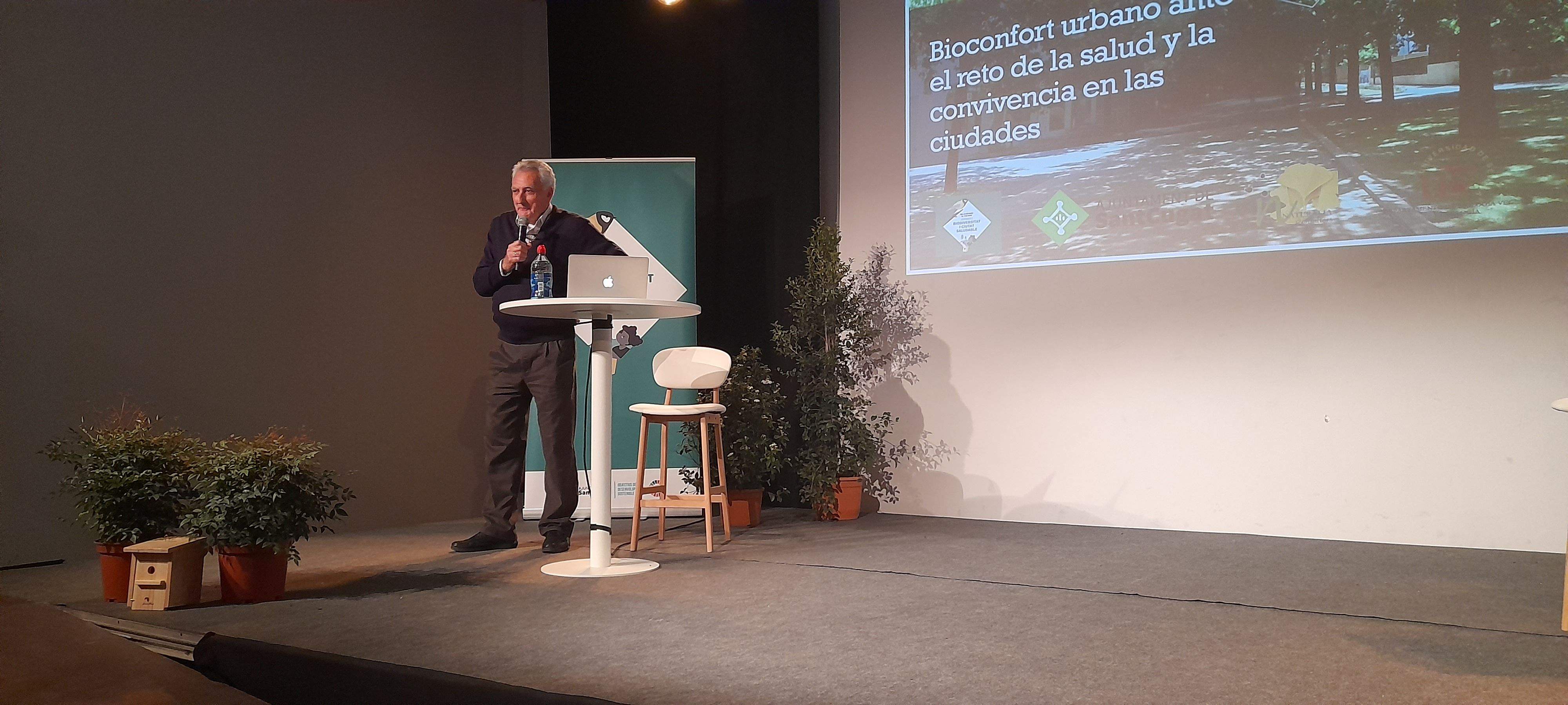 Enrique Figueroa presenta els resultats de l'estudi d'arbrat i qualitat de l'aire. FOTO: Cristina Cabasés