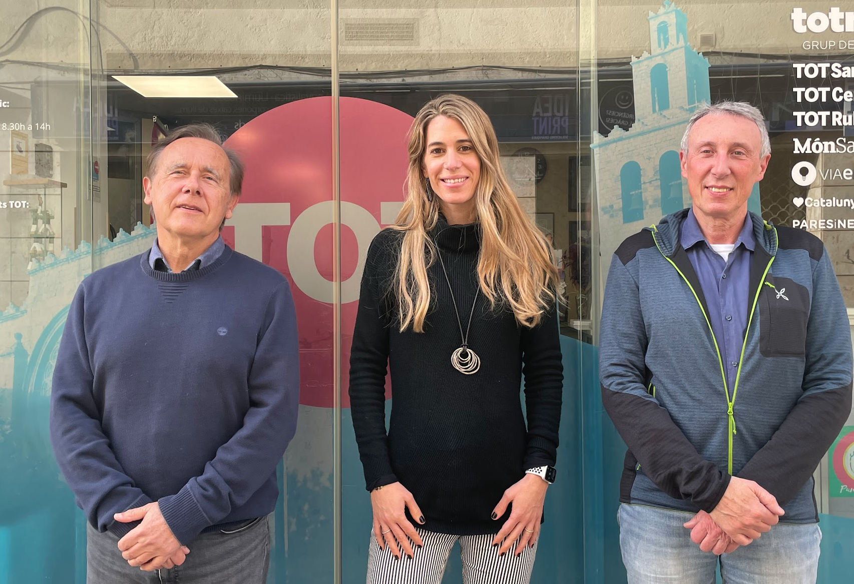 Laura Grau; el president del Muntanyenc, Joan Bel; i el gerent, Jaume Llugany. FOTO: TOT Sant Cugat