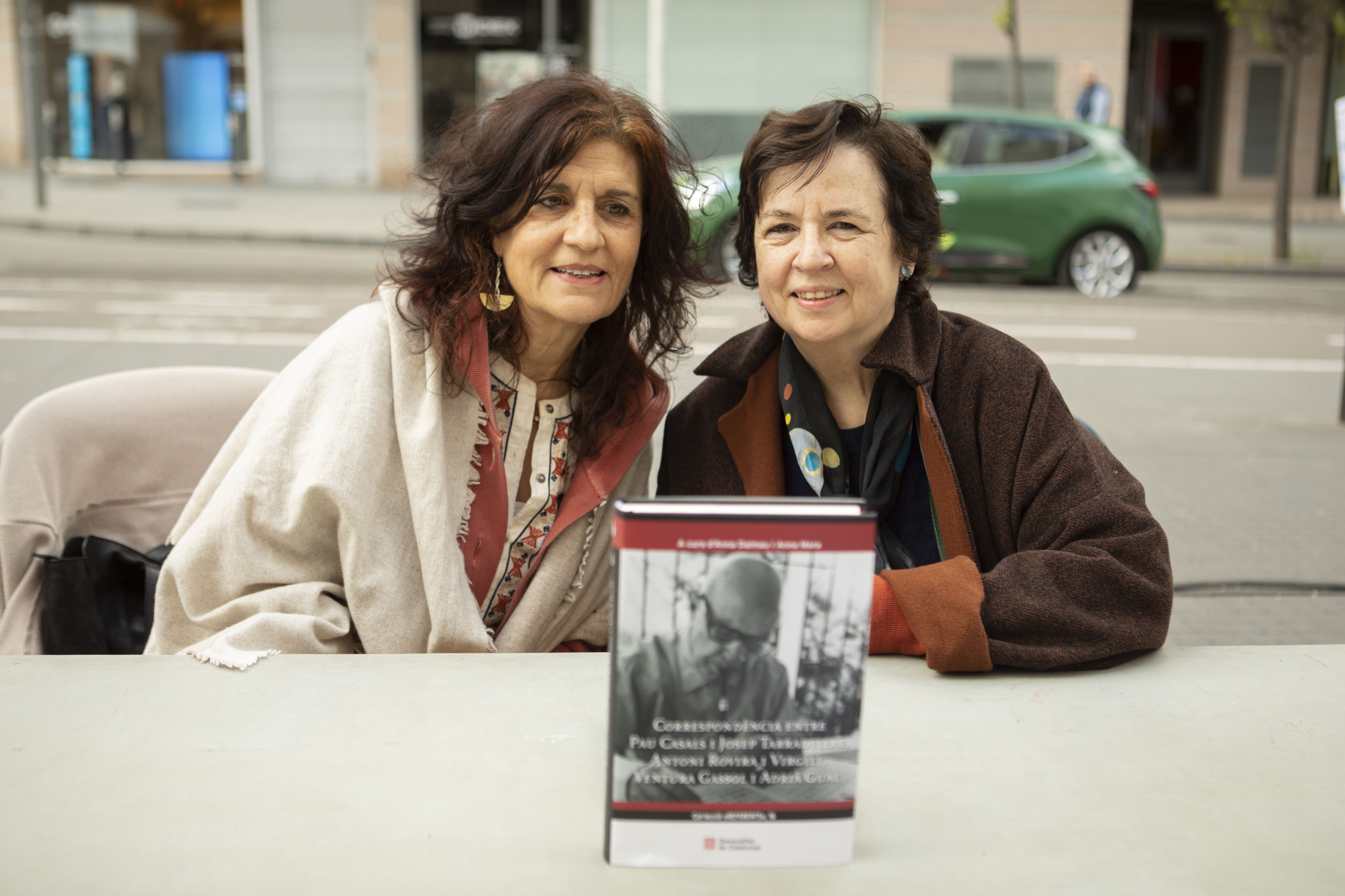 Anna Mora i Anna Dalmau, a la 9a Taula d'Escriptors. FOTO: Raquel Pérez