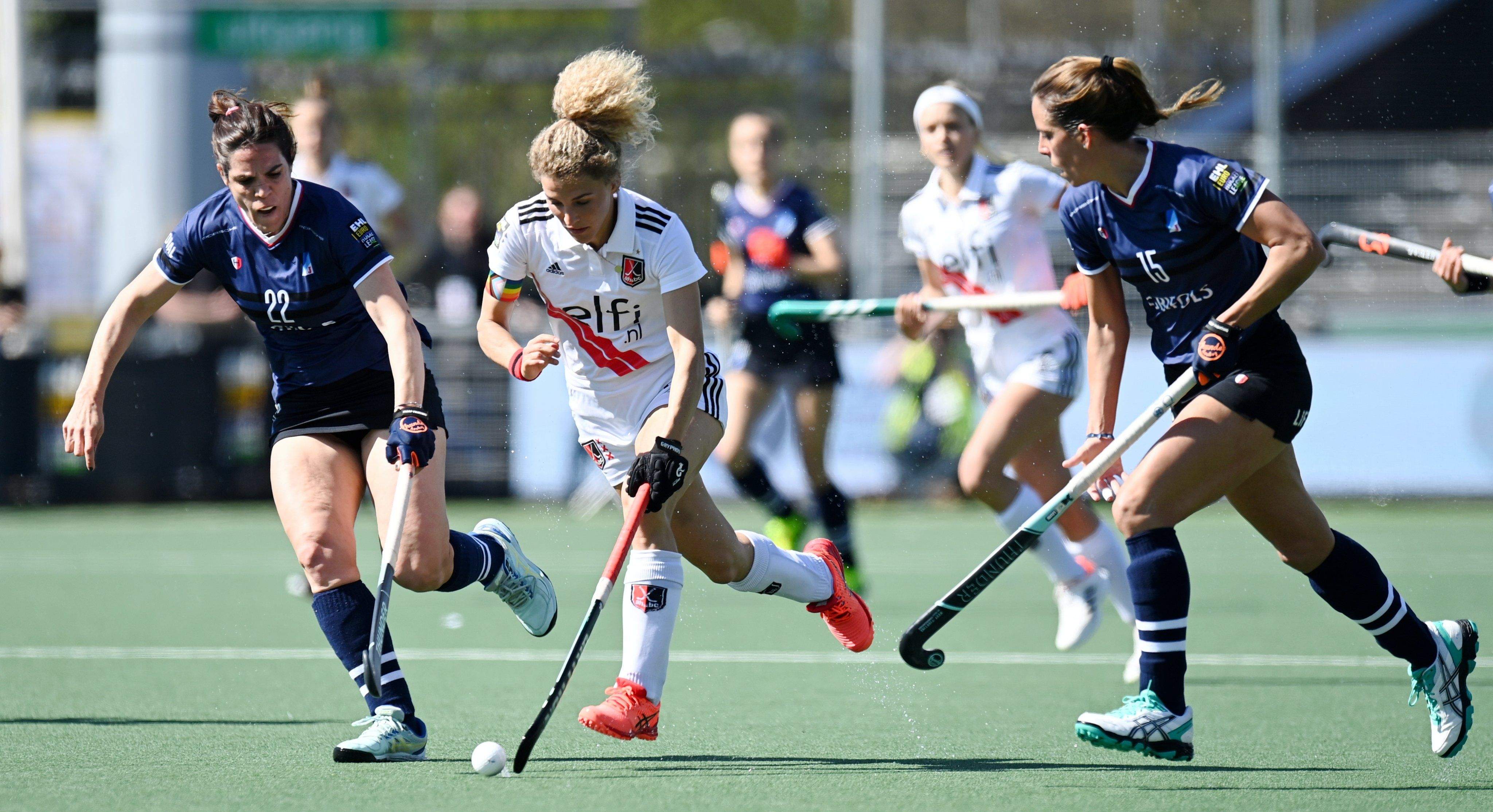 Un moment del partit entre el Junior FC i l'Amsterdam FOTO: Euro Hockey League