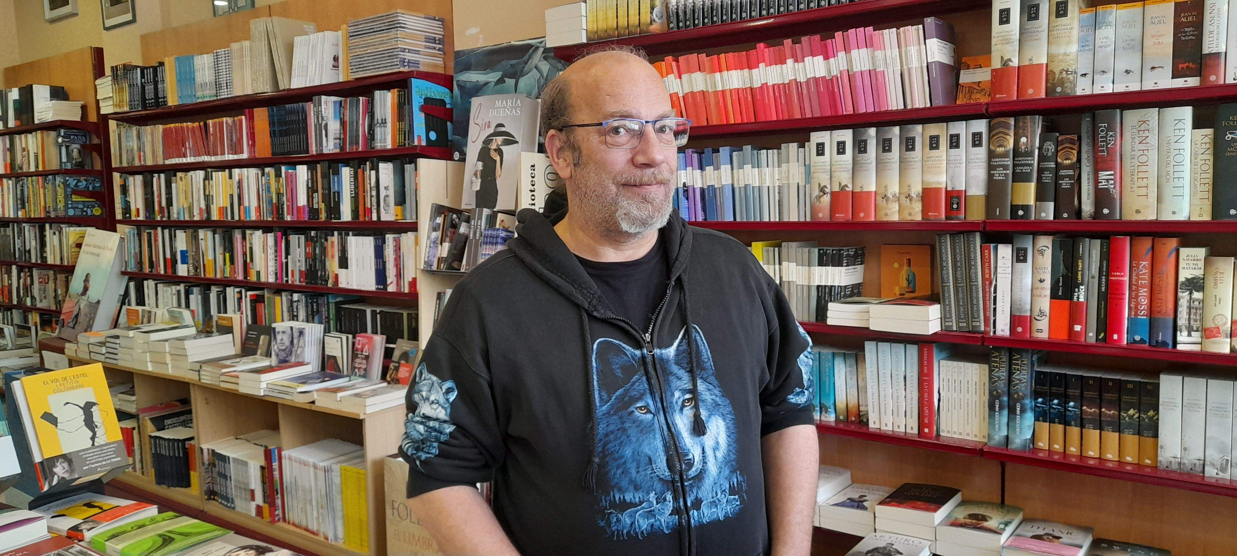Pablo Giménez, llibreter al Celler de Llibres. FOTO: Cristina Cabasés