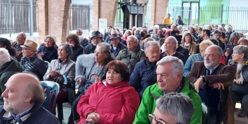Un centenar de persones han assistit a la presentació del llibre de Quim Torra. FOTO: JLS