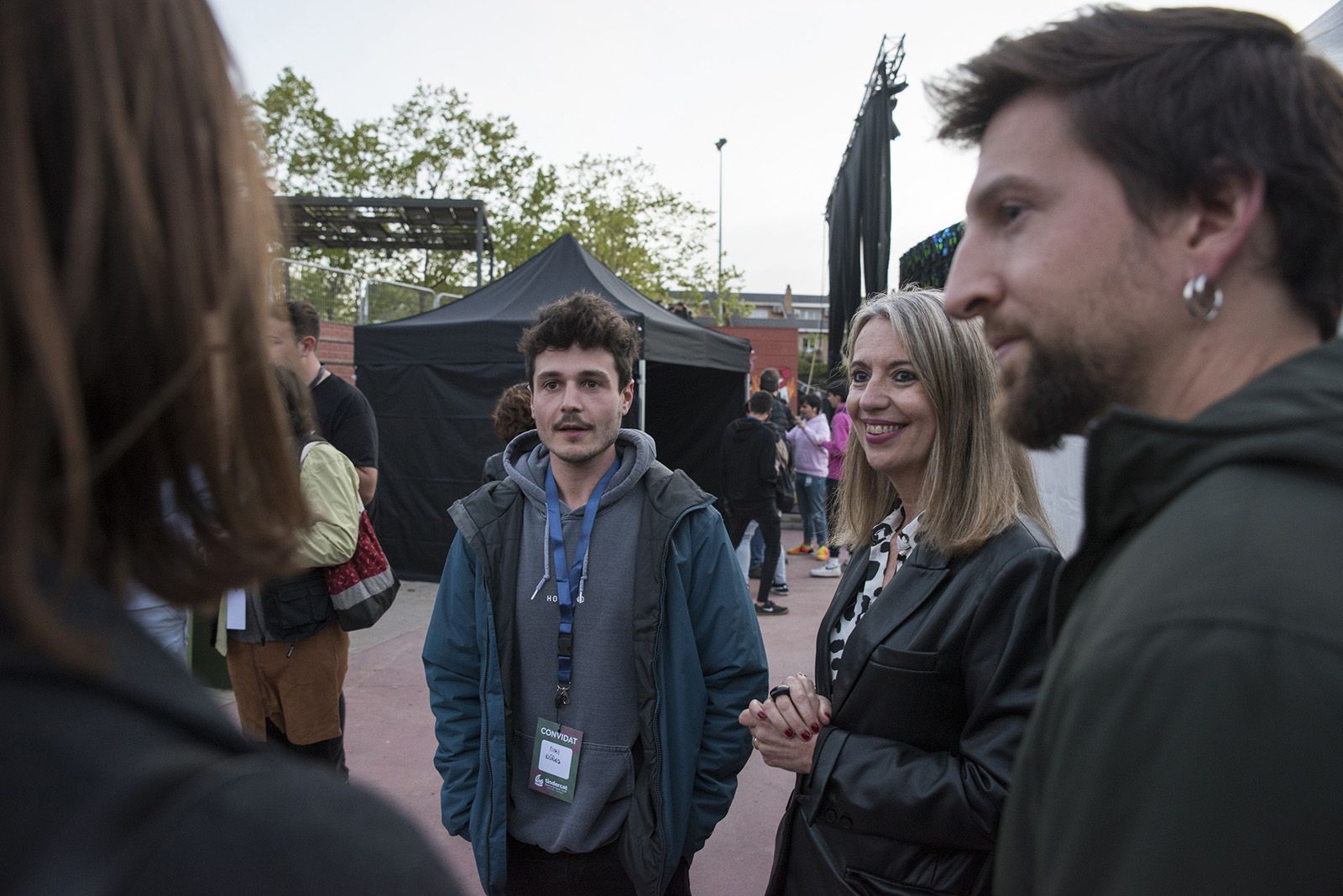 Tindercat presencial per Sant Jordi. FOTO: Bernat Millet.