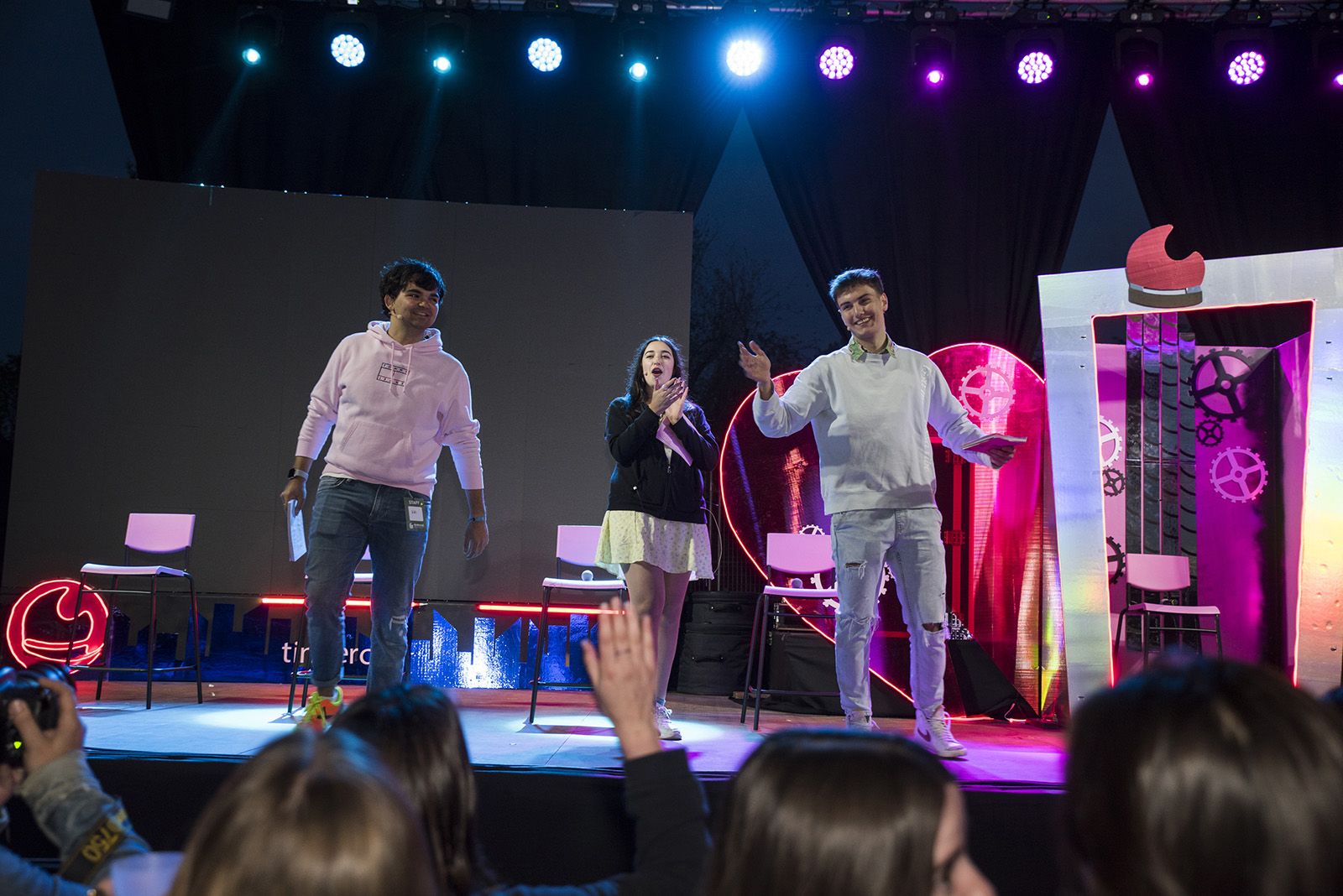 Tindercat presencial per Sant Jordi. FOTO: Bernat Millet.