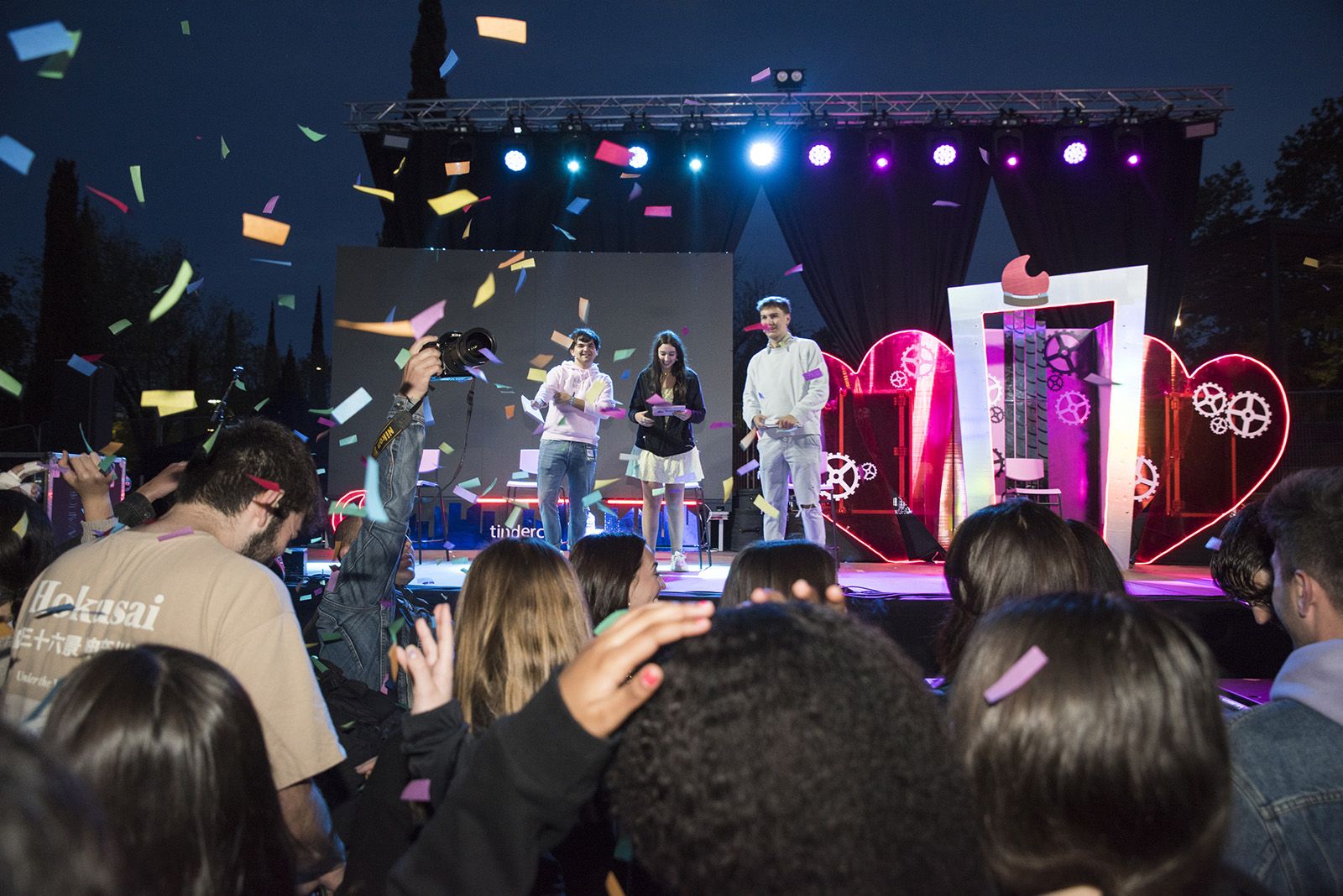 Tindercat presencial per Sant Jordi. FOTO: Bernat Millet.